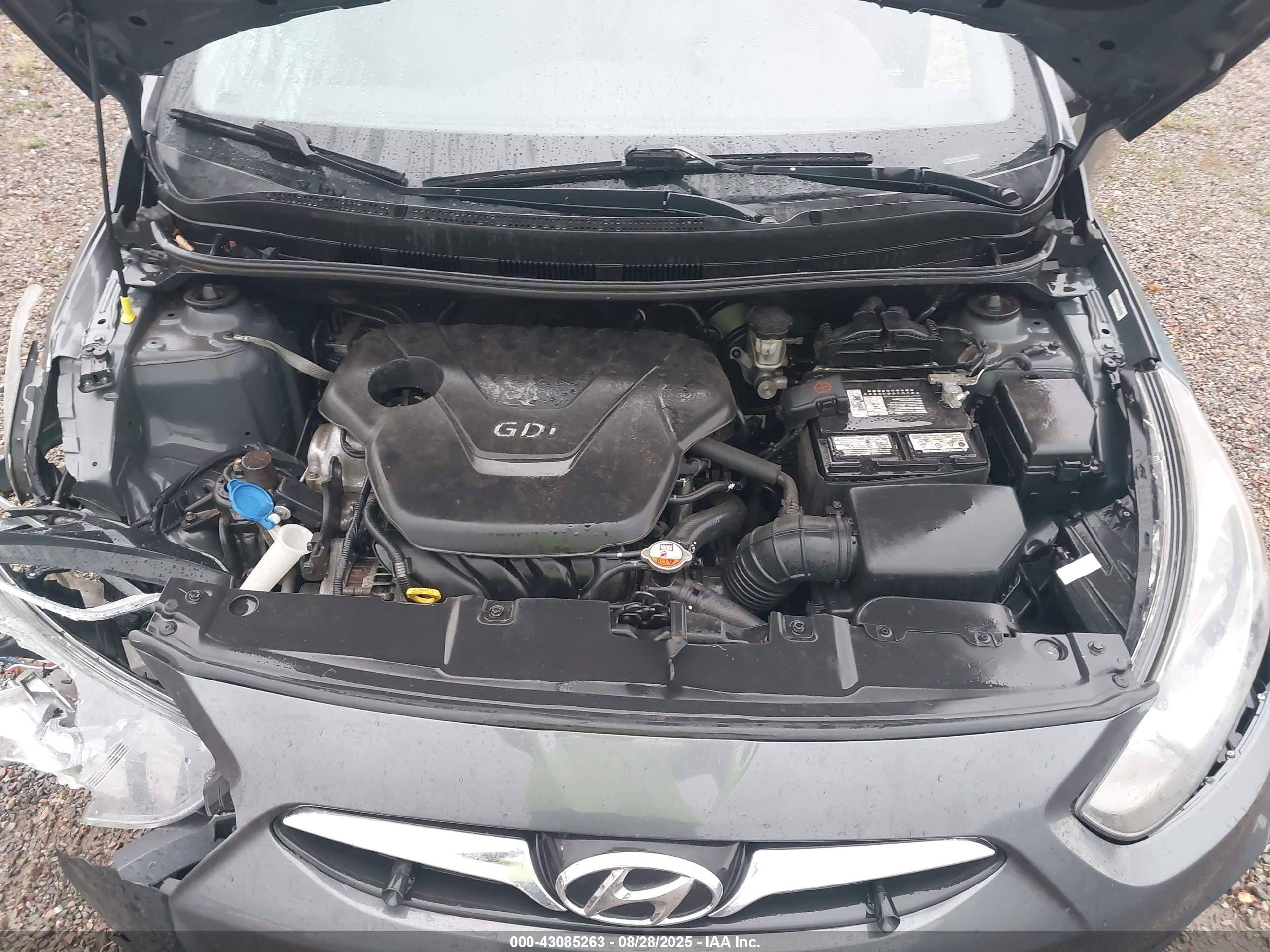 HYUNDAI ACCENT image 10