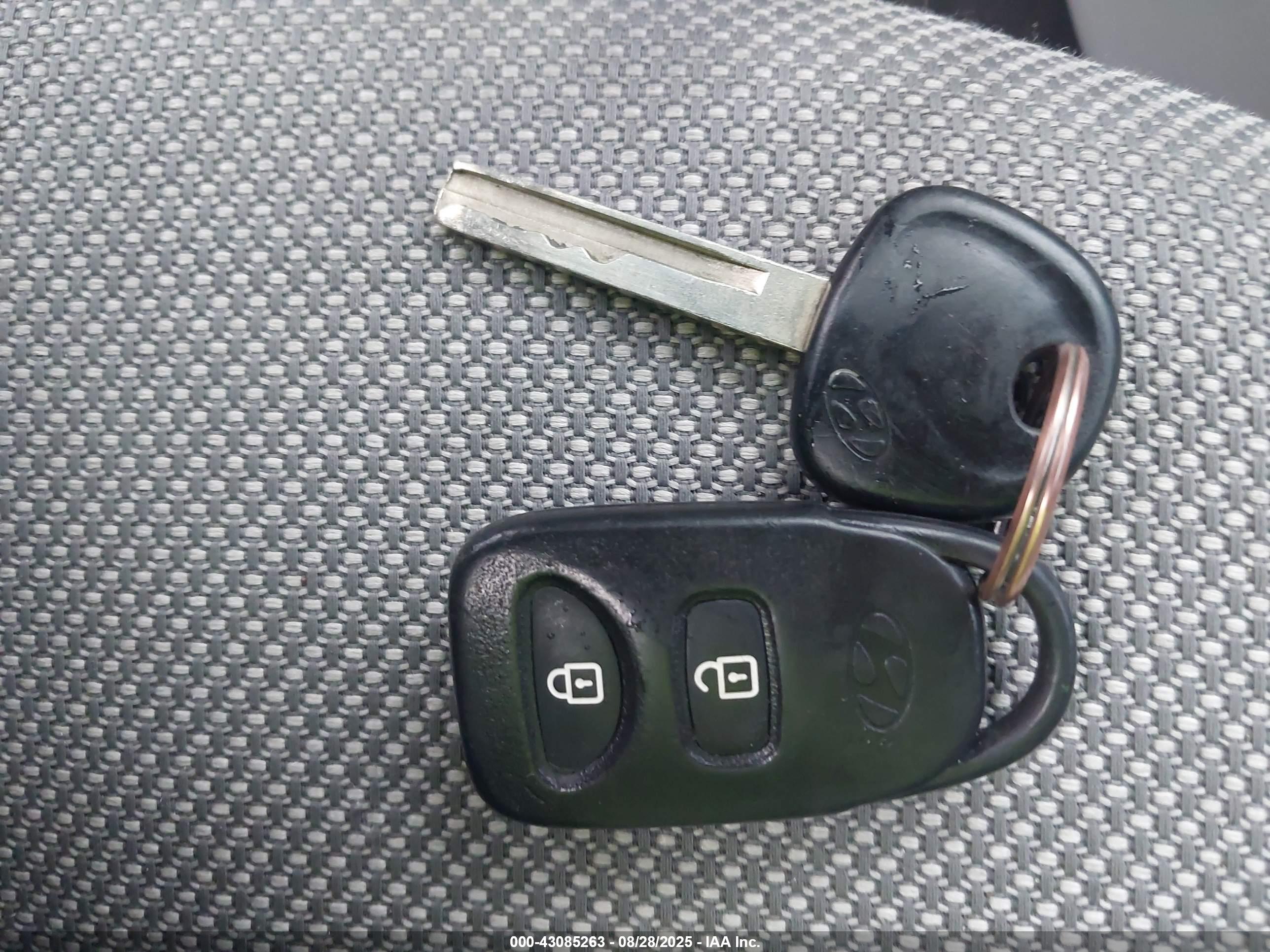 HYUNDAI ACCENT image 11