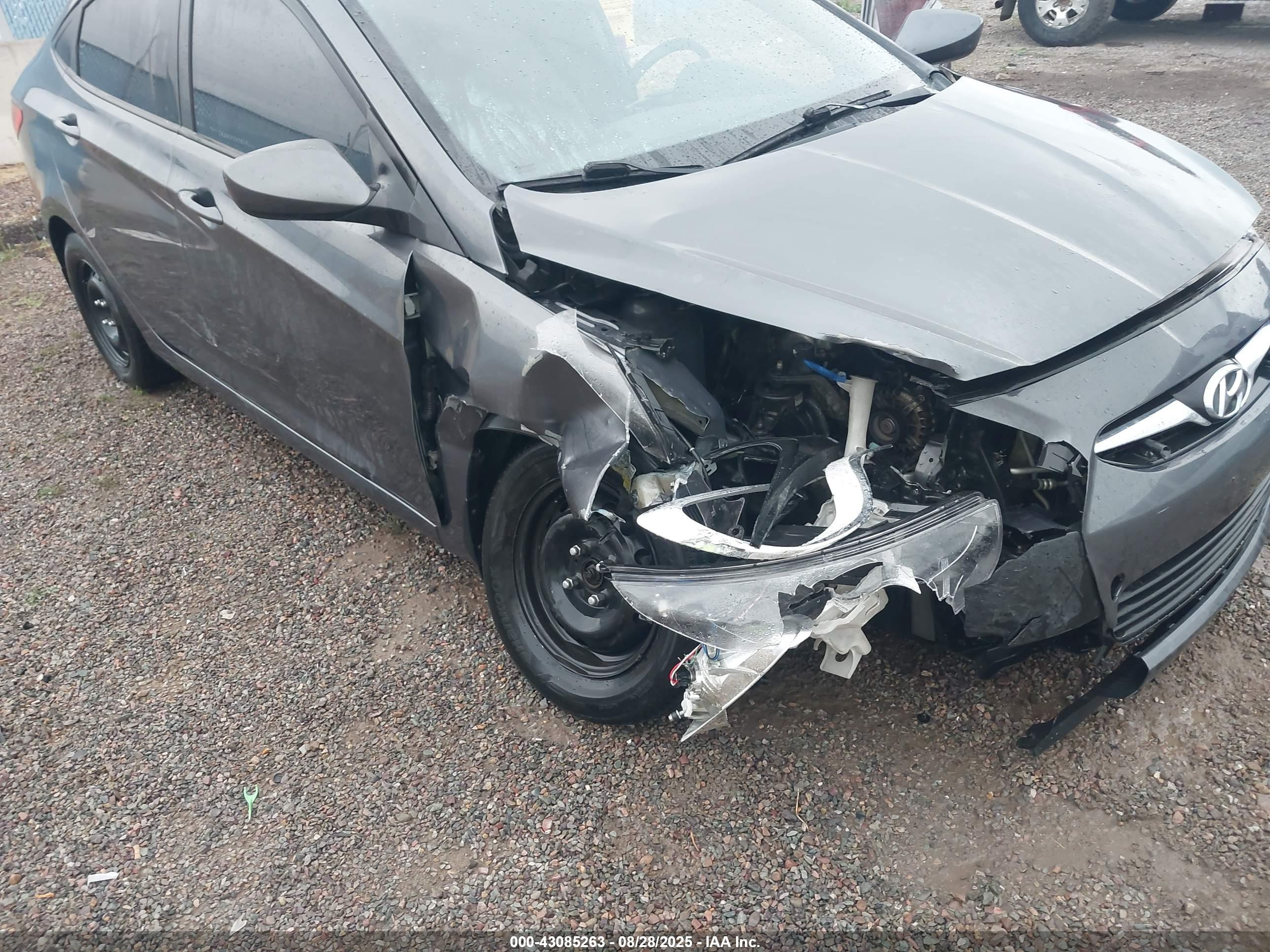 HYUNDAI ACCENT image 6