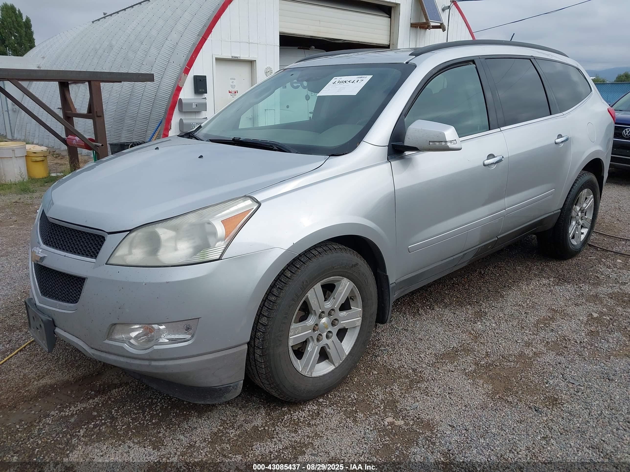 CHEVROLET TRAVERSE image 2