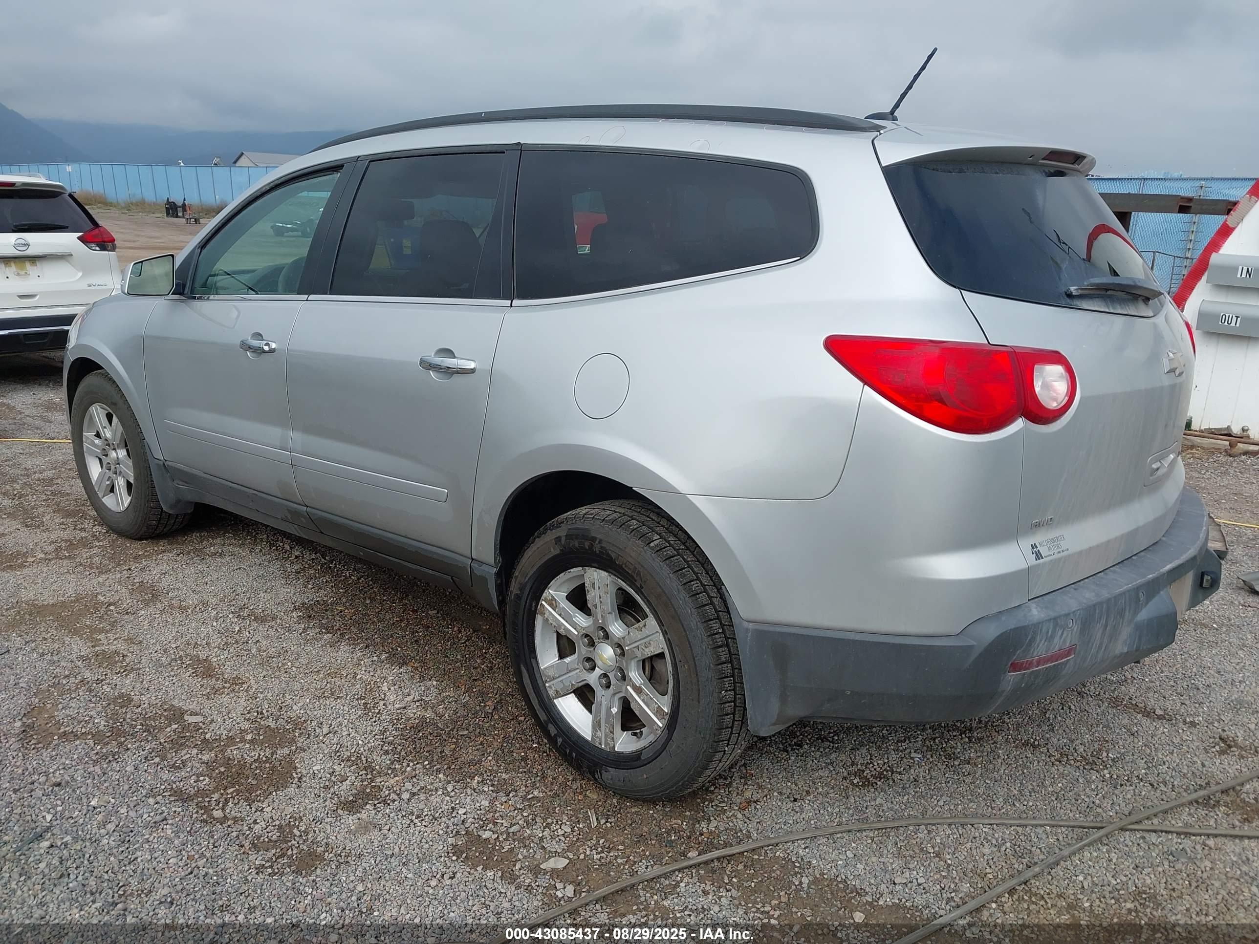 CHEVROLET TRAVERSE image 3