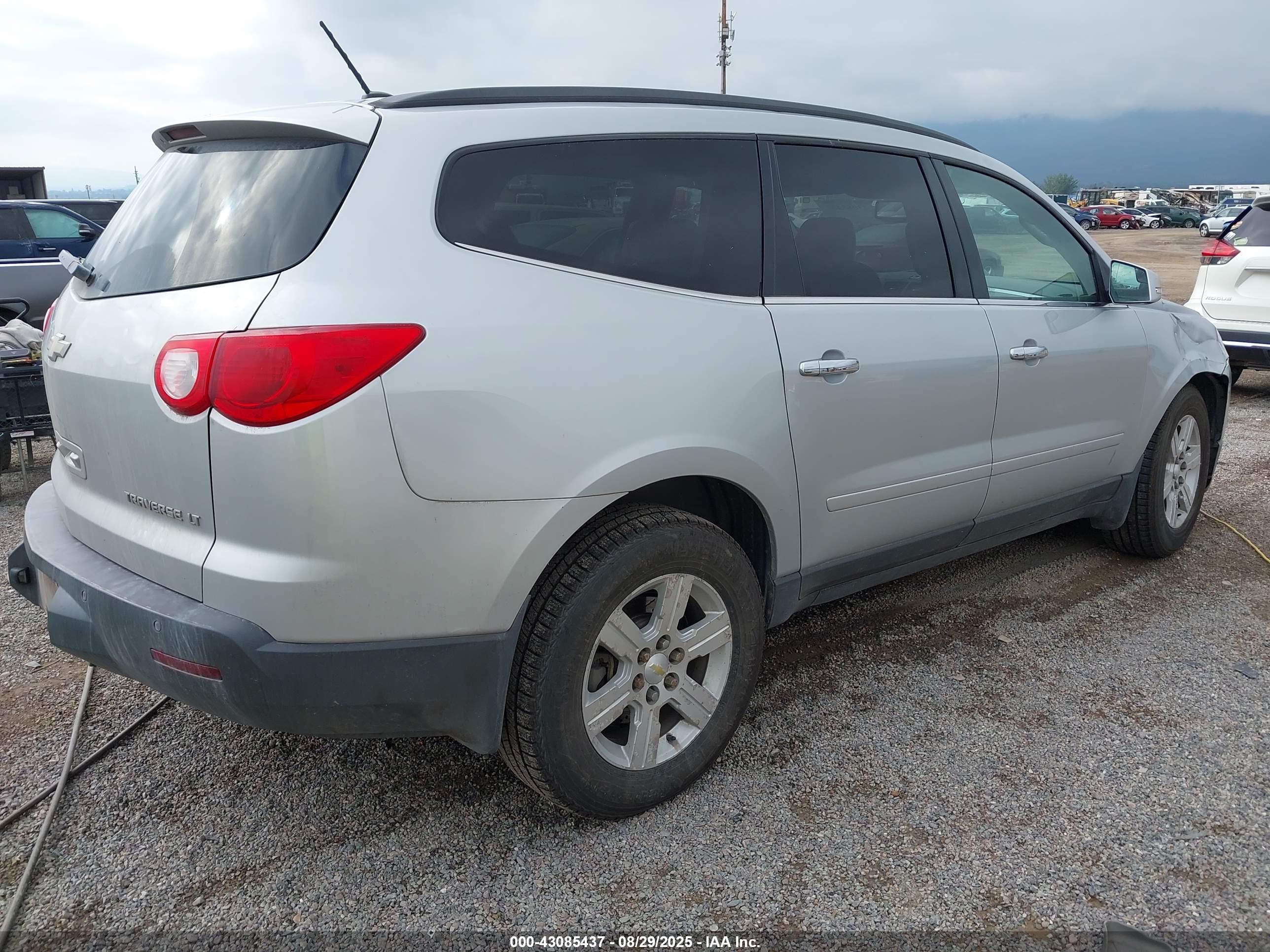 CHEVROLET TRAVERSE image 4