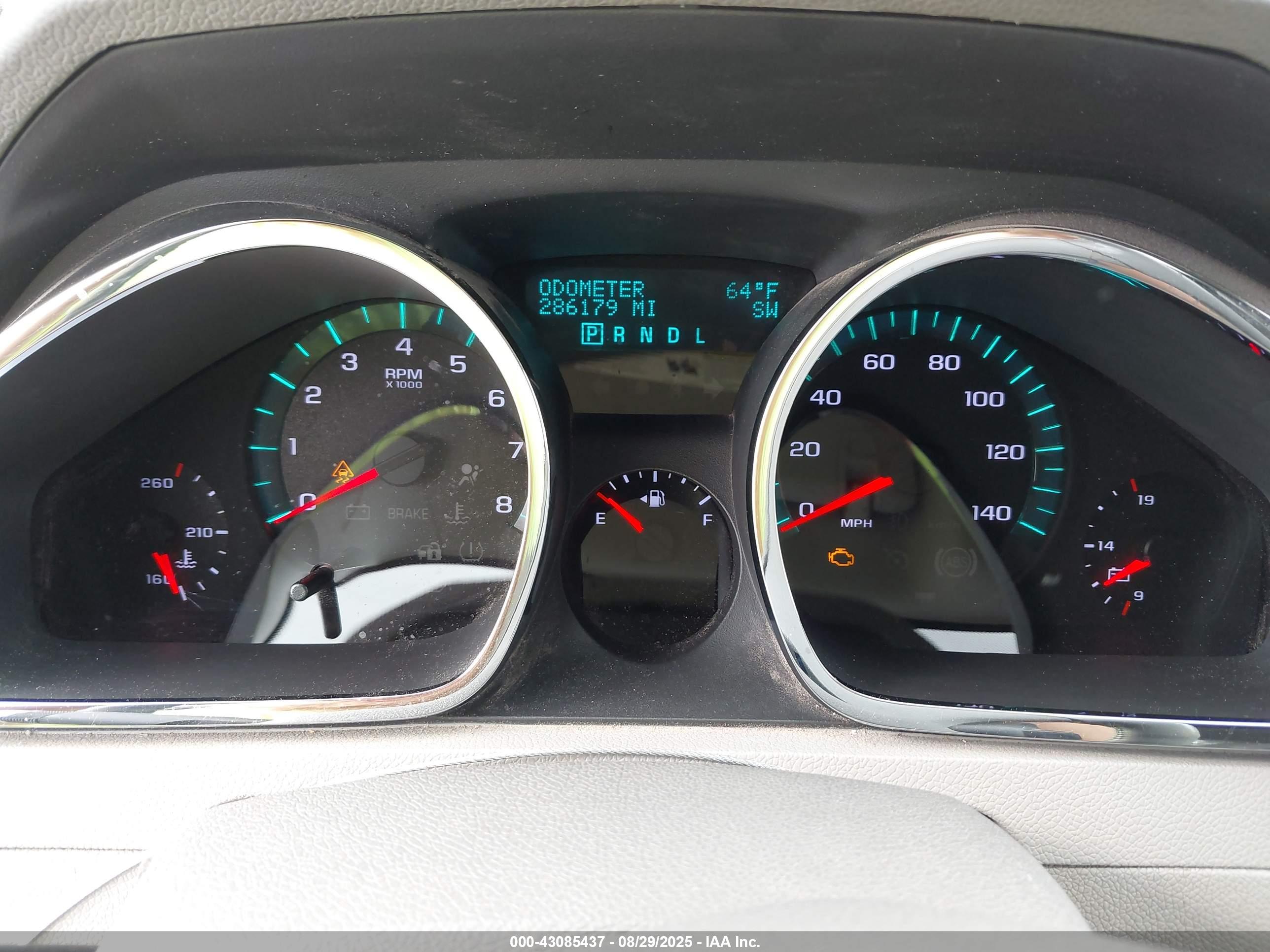 CHEVROLET TRAVERSE image 7