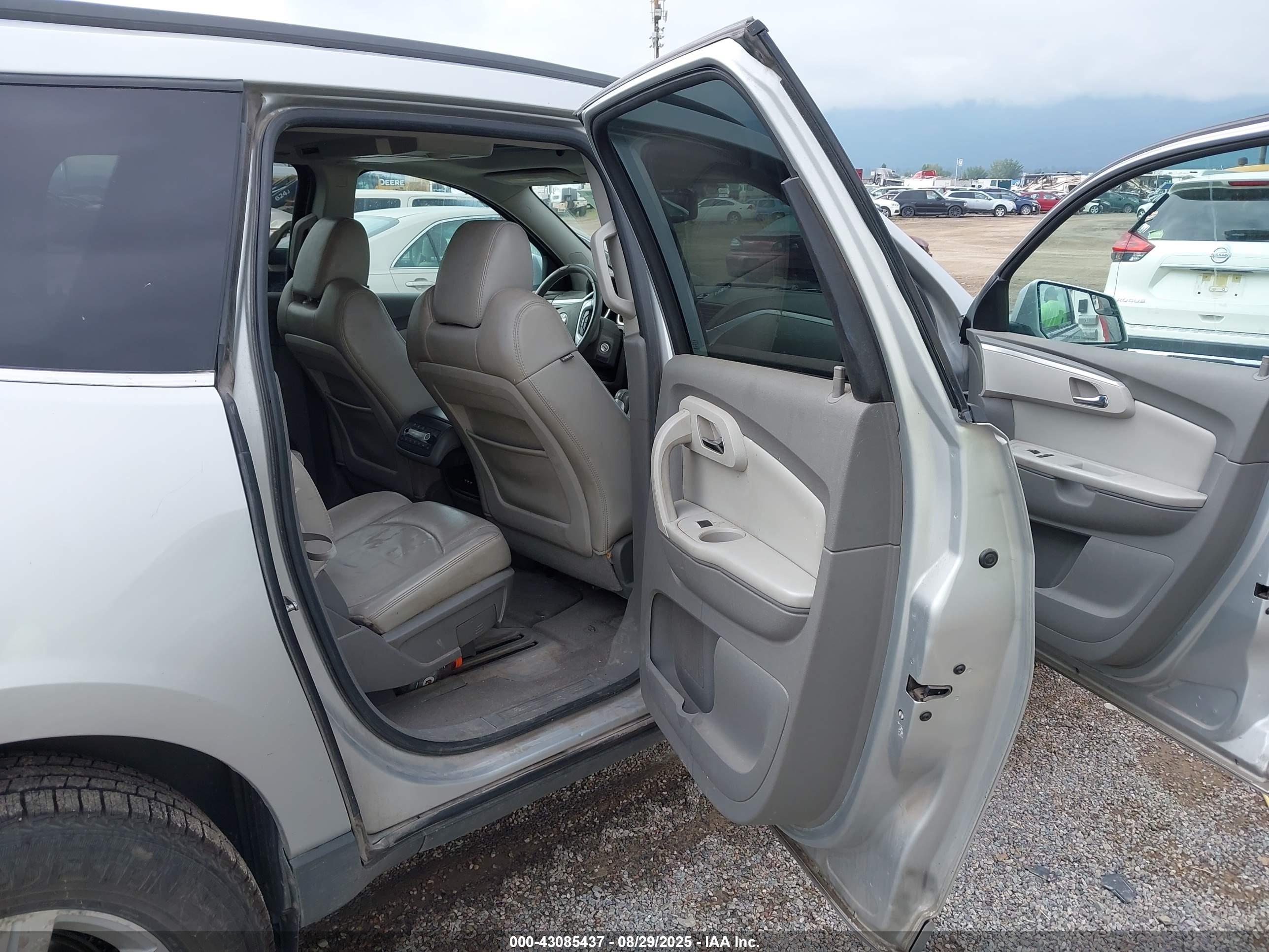 CHEVROLET TRAVERSE image 8