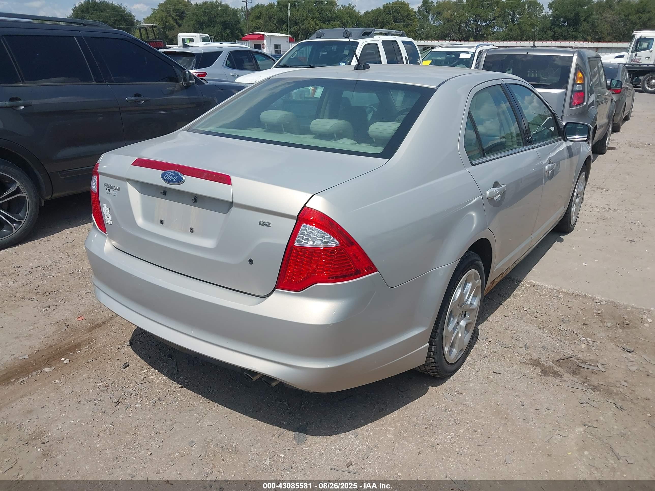 FORD FUSION image 4