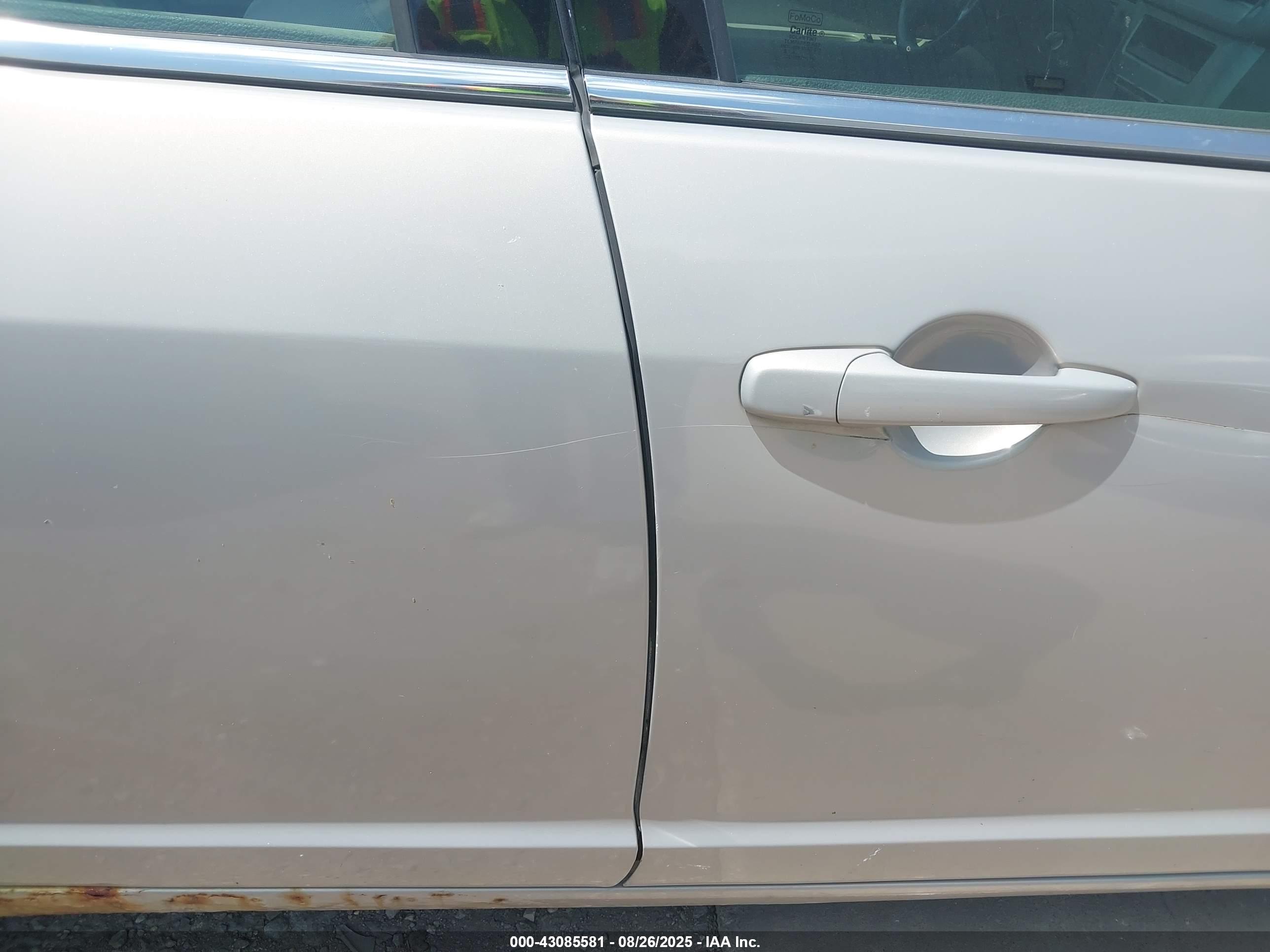 FORD FUSION image 6