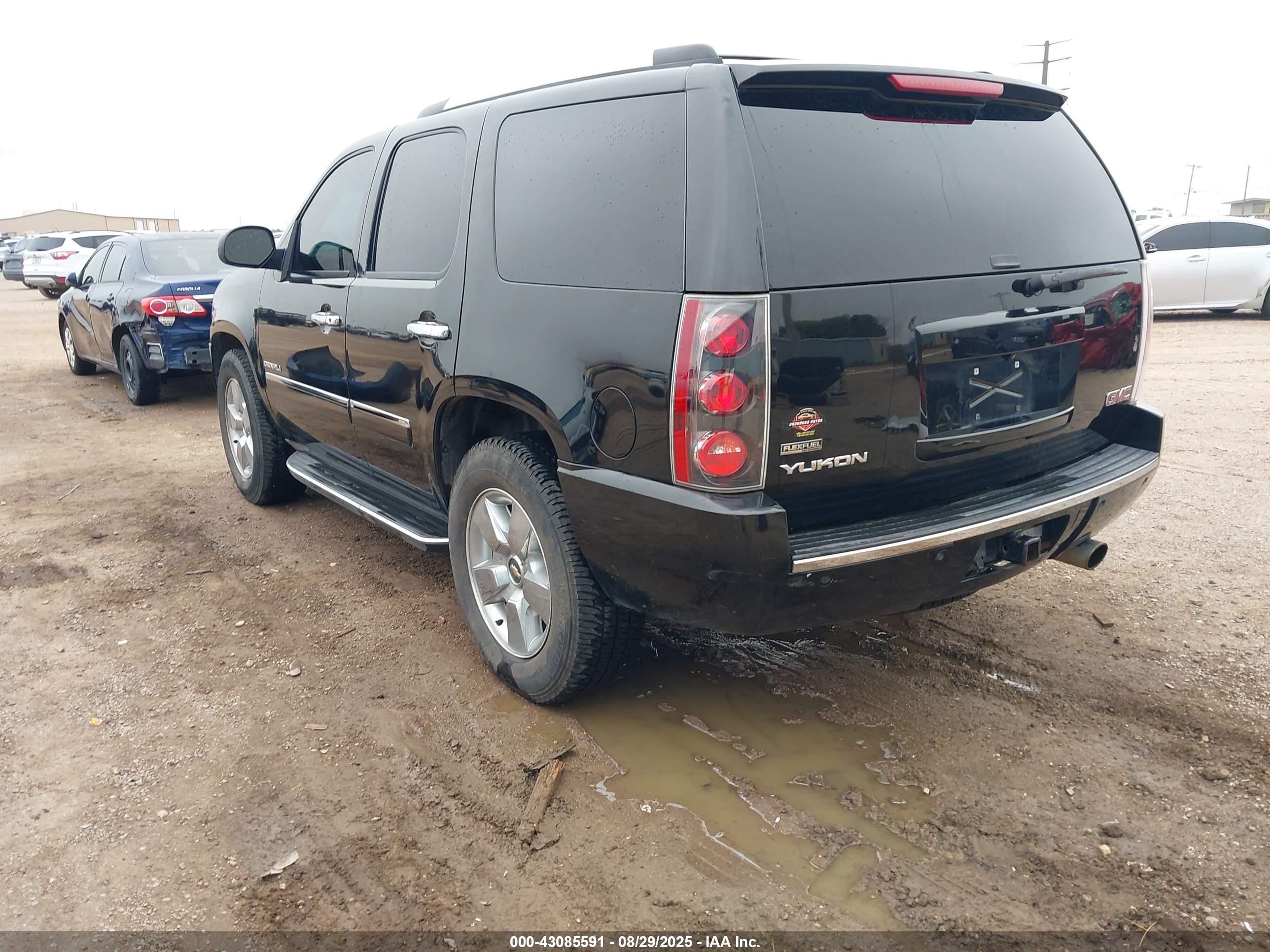 GMC YUKON image 3