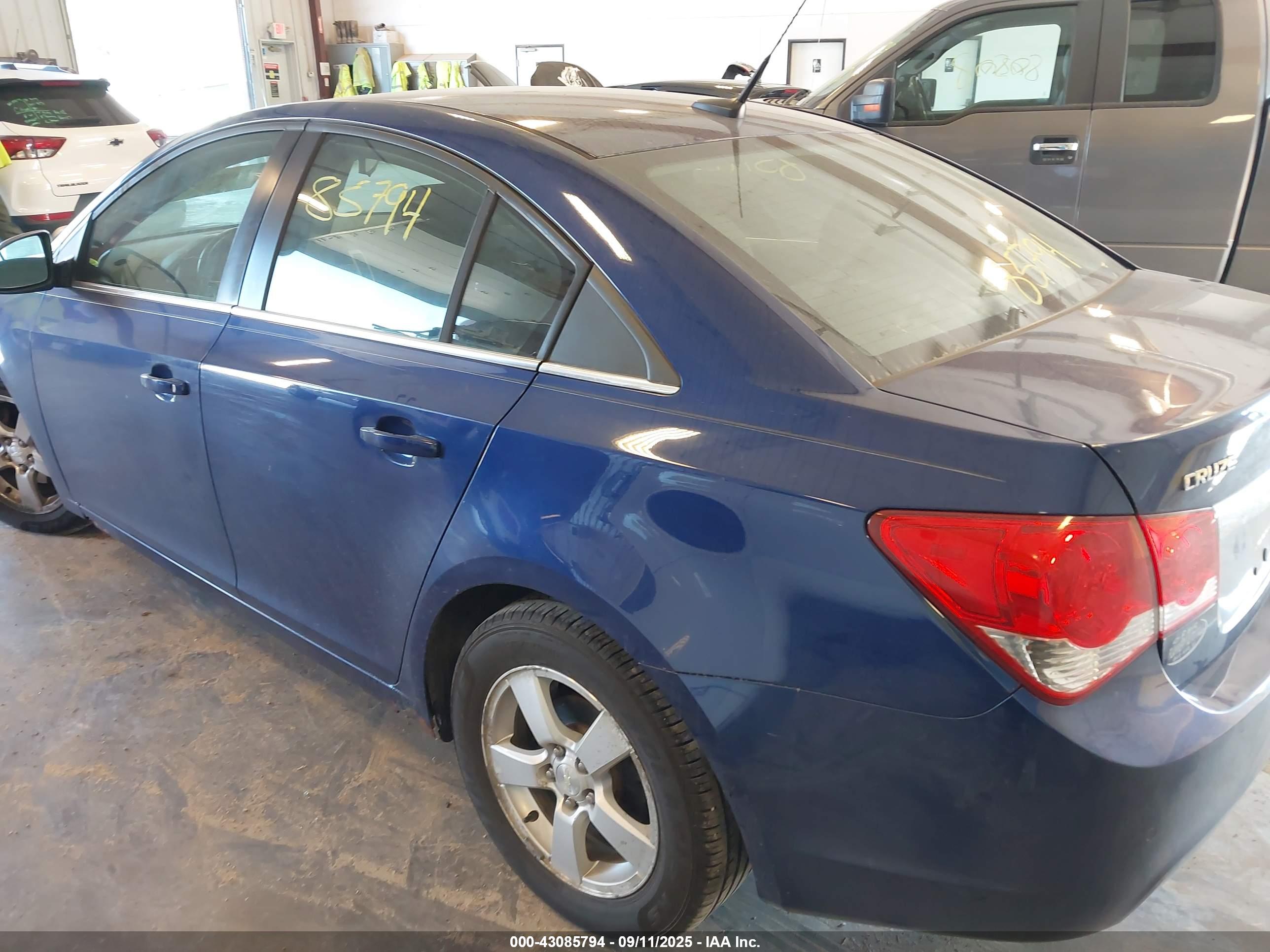 CHEVROLET CRUZE image 3