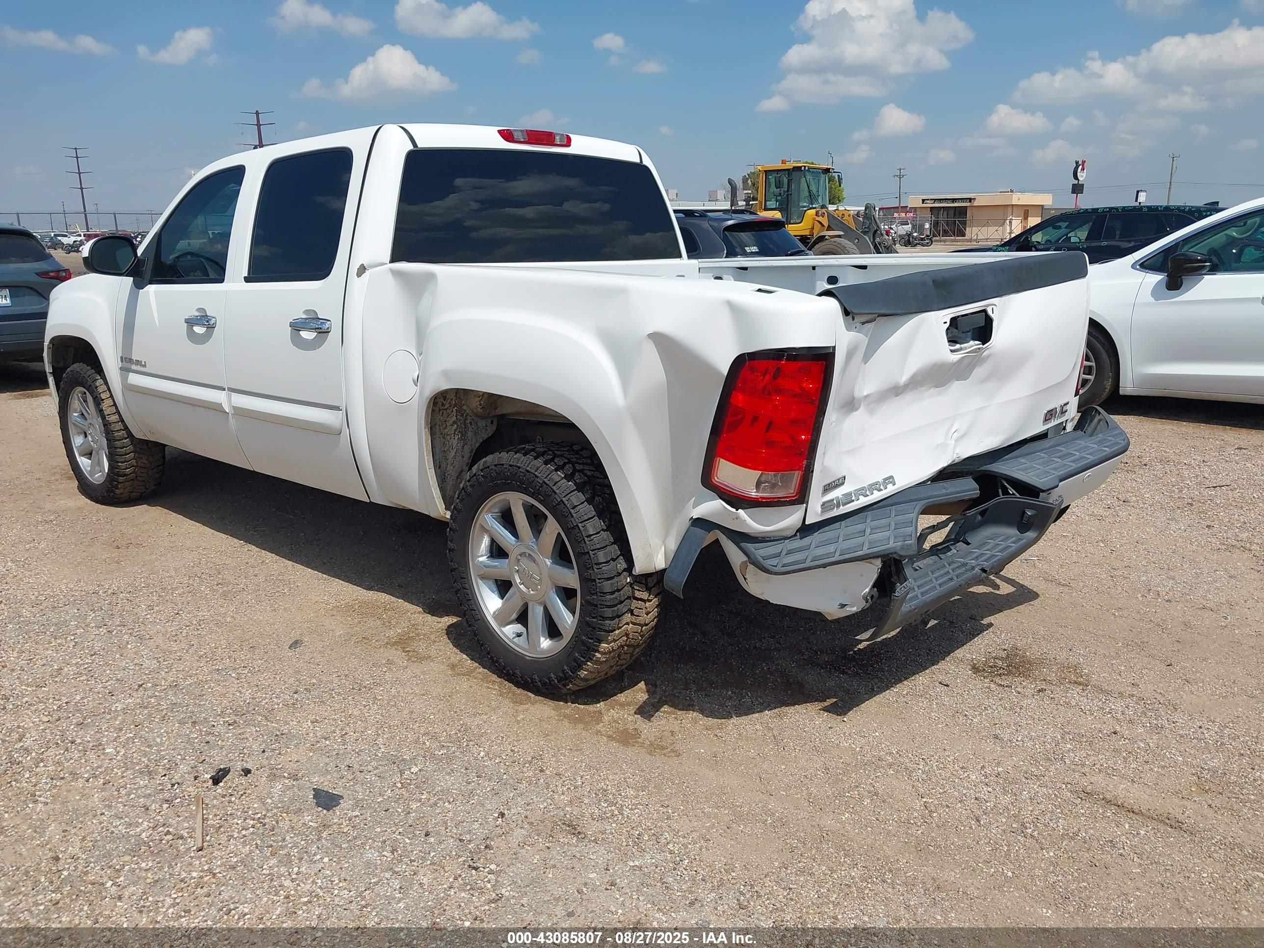 GMC SIERRA image 3