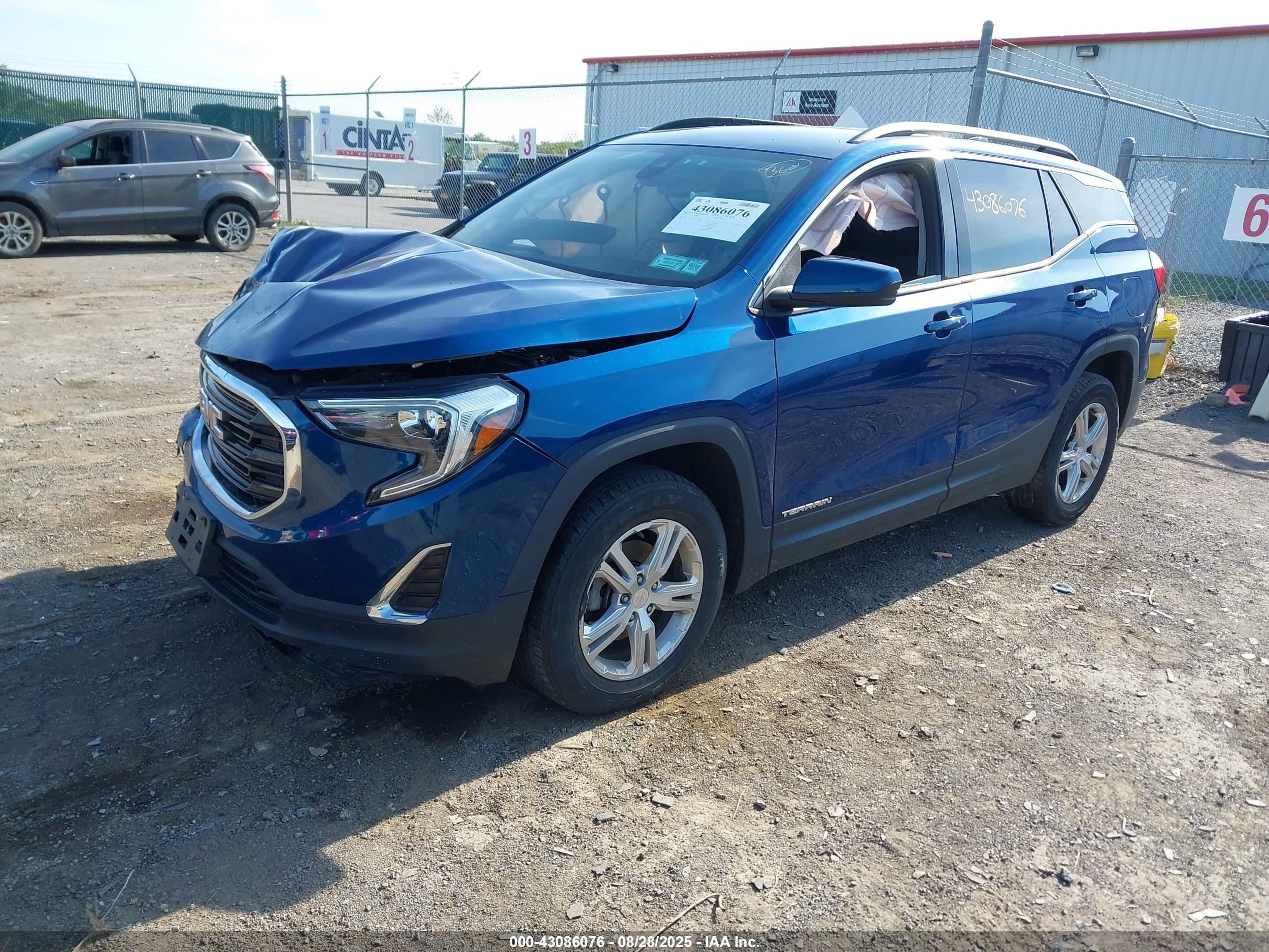 GMC TERRAIN image 2