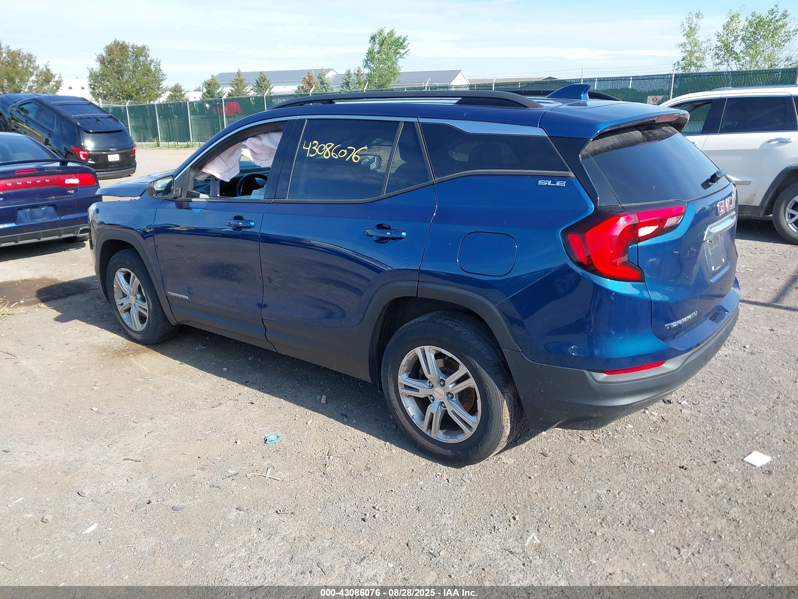 GMC TERRAIN image 3