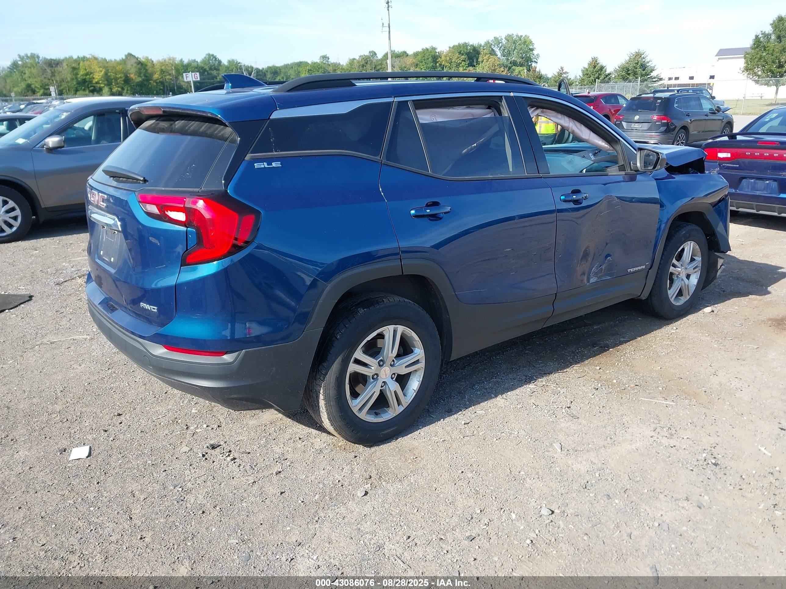 GMC TERRAIN image 4