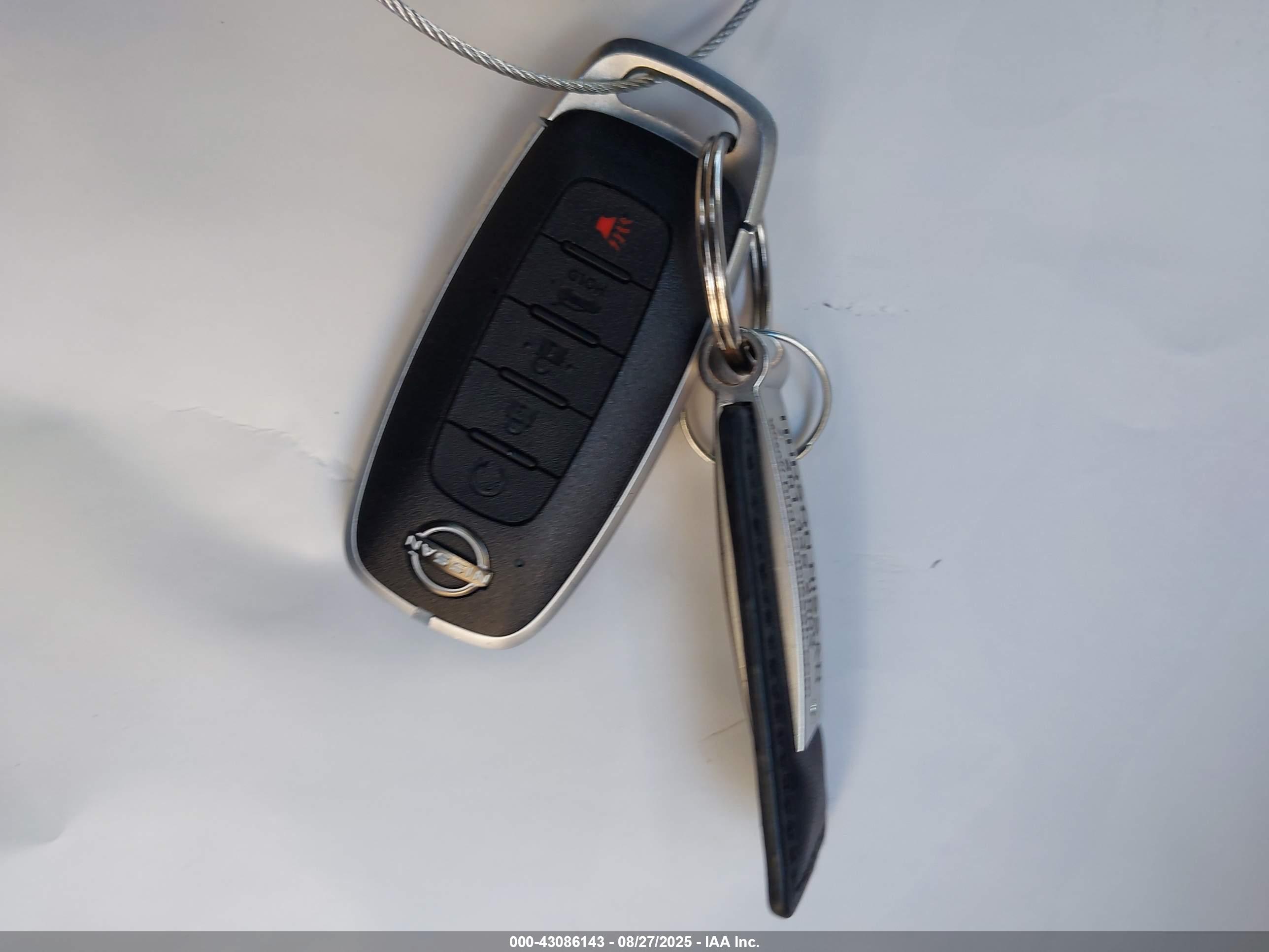 NISSAN ROGUE image 11