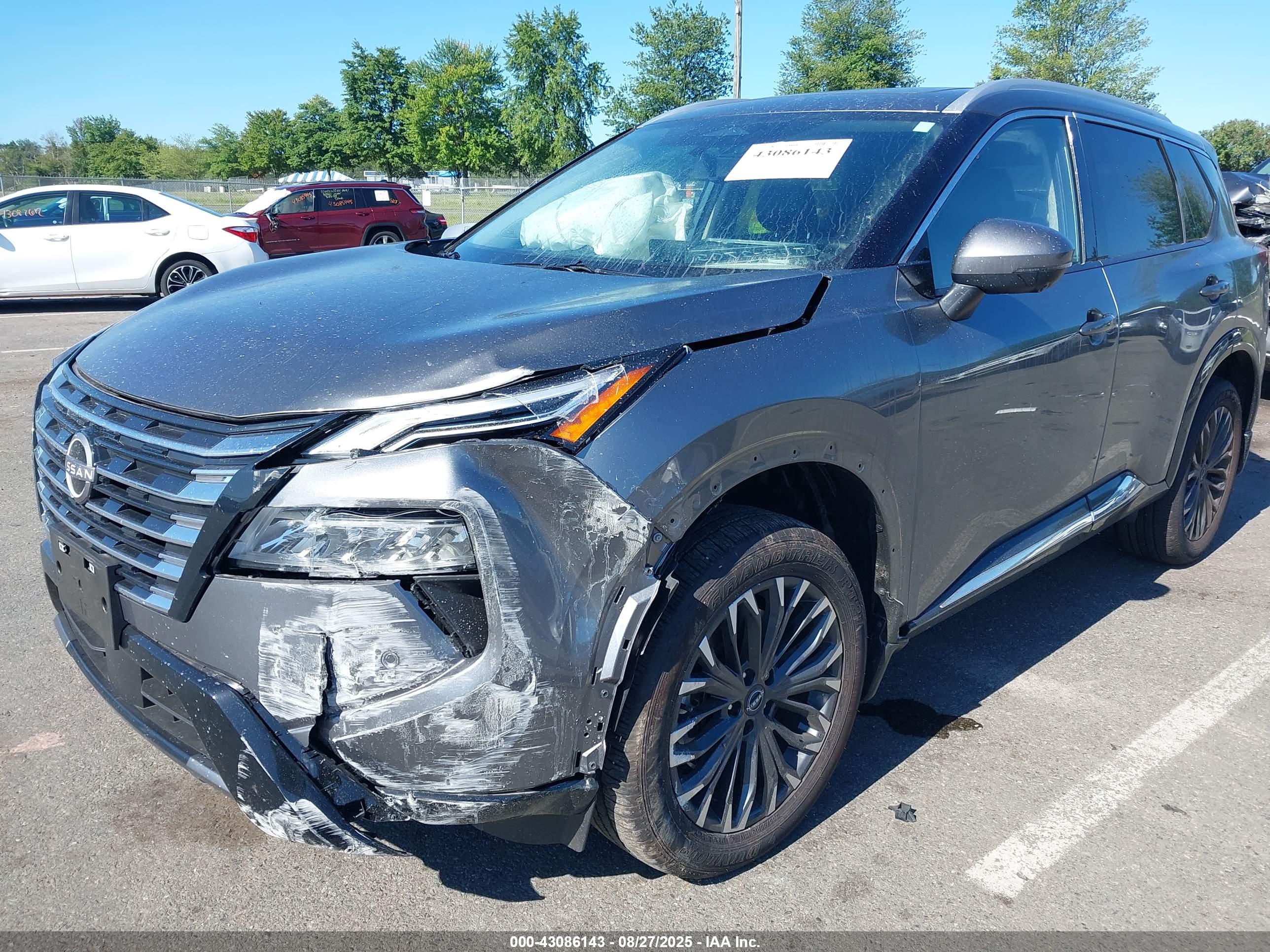 NISSAN ROGUE image 2