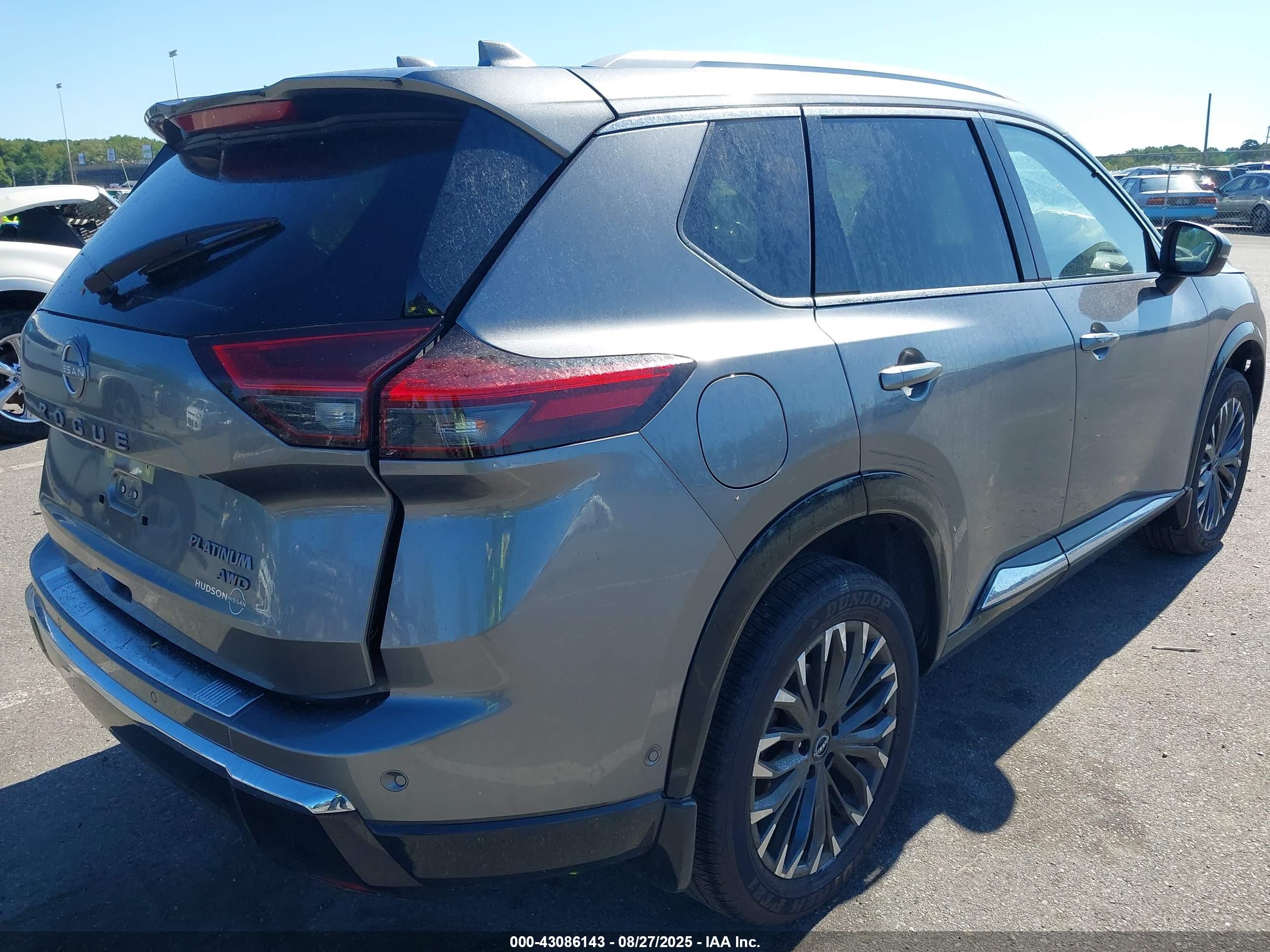 NISSAN ROGUE image 4