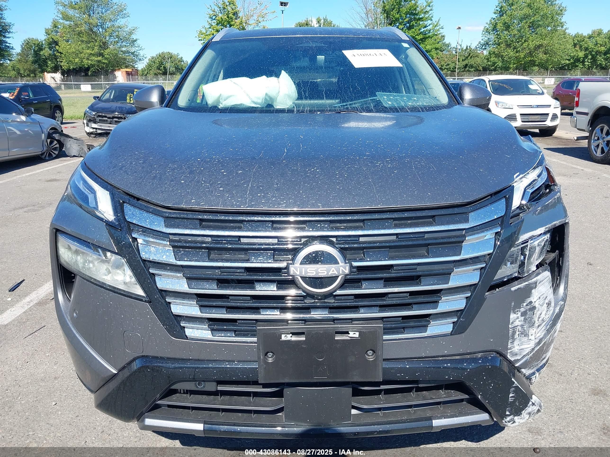 NISSAN ROGUE image 6