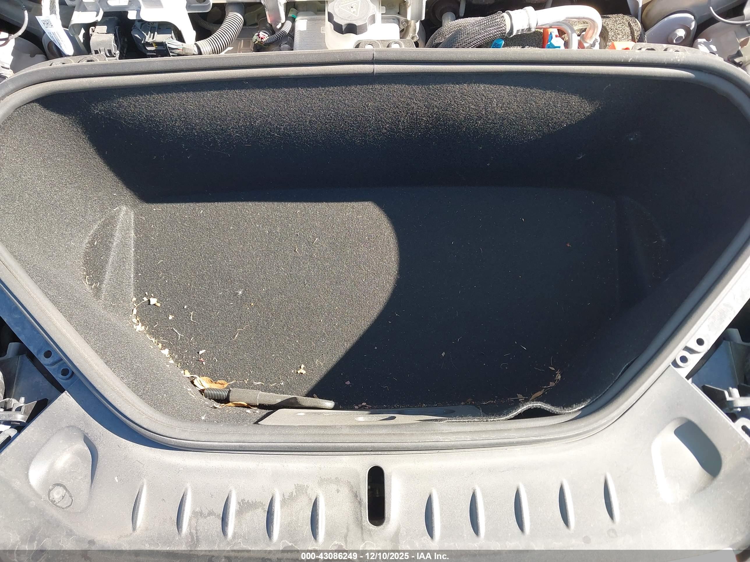 TESLA MODEL image 10