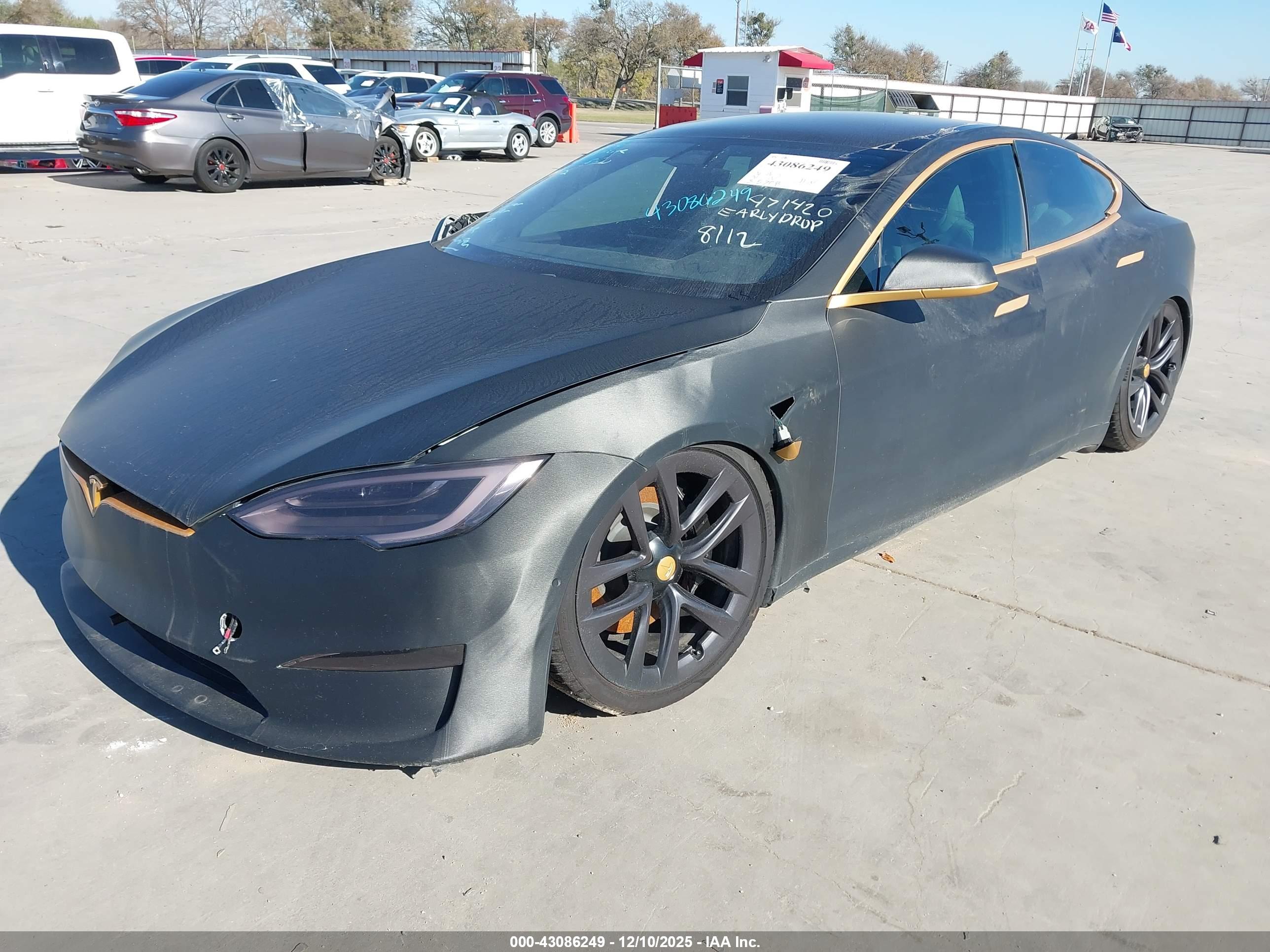 TESLA MODEL image 2