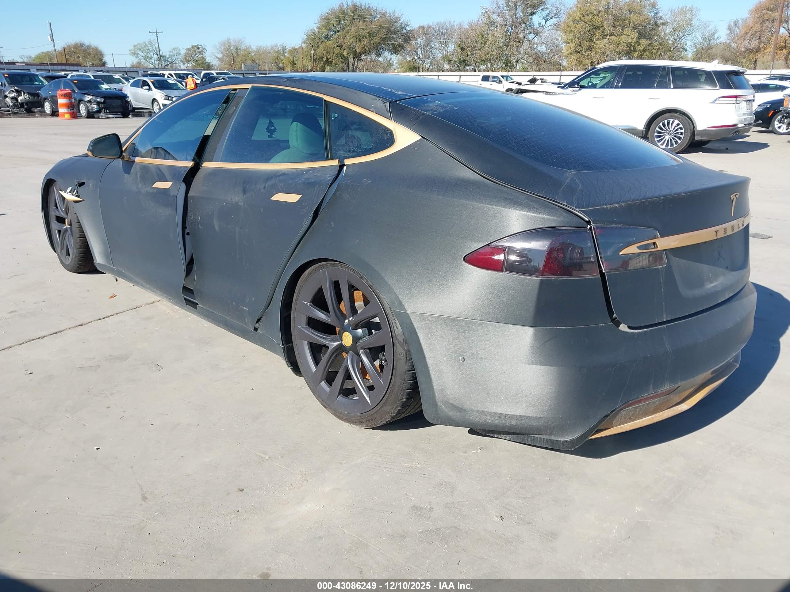 TESLA MODEL image 3