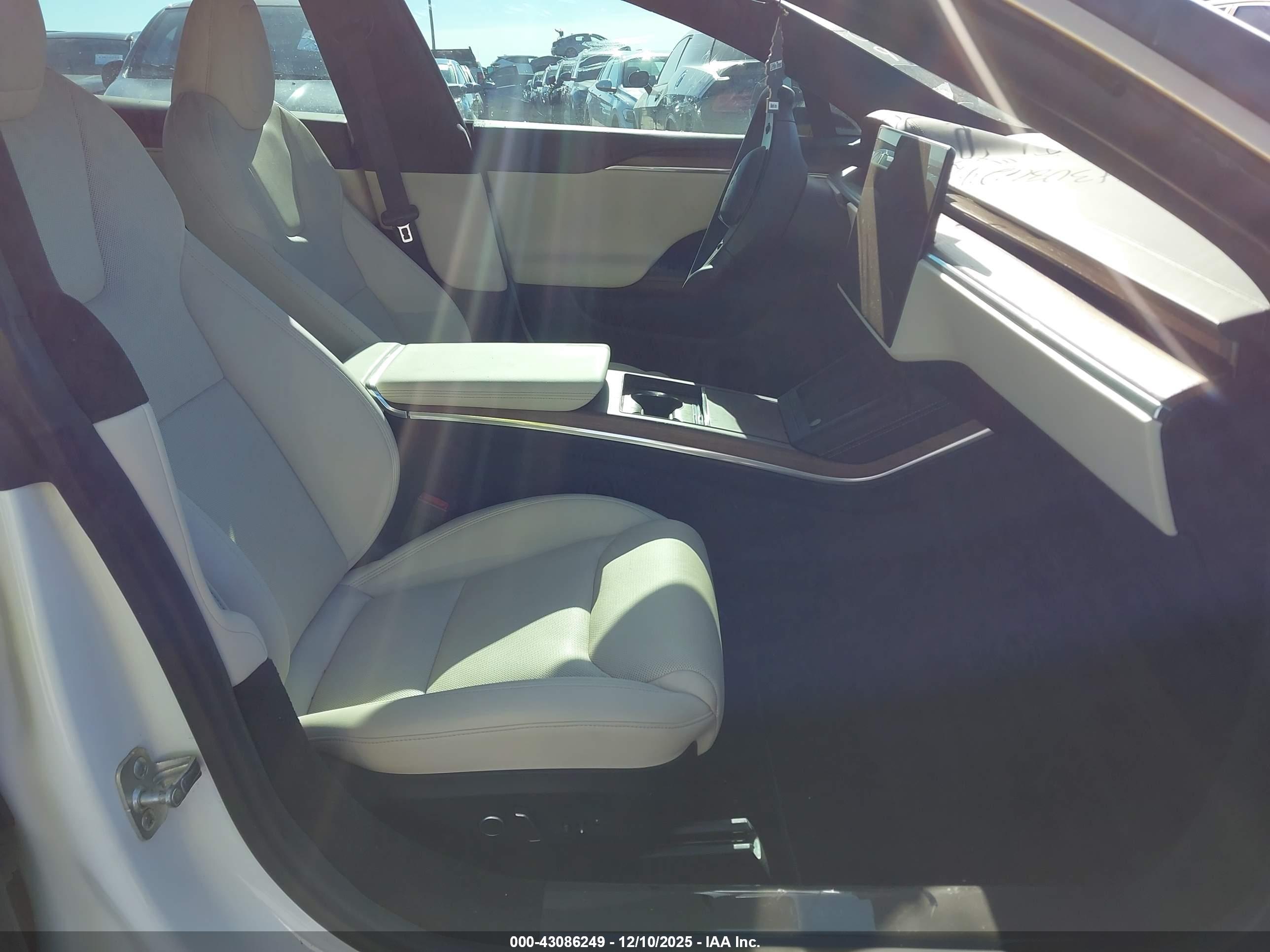 TESLA MODEL image 5