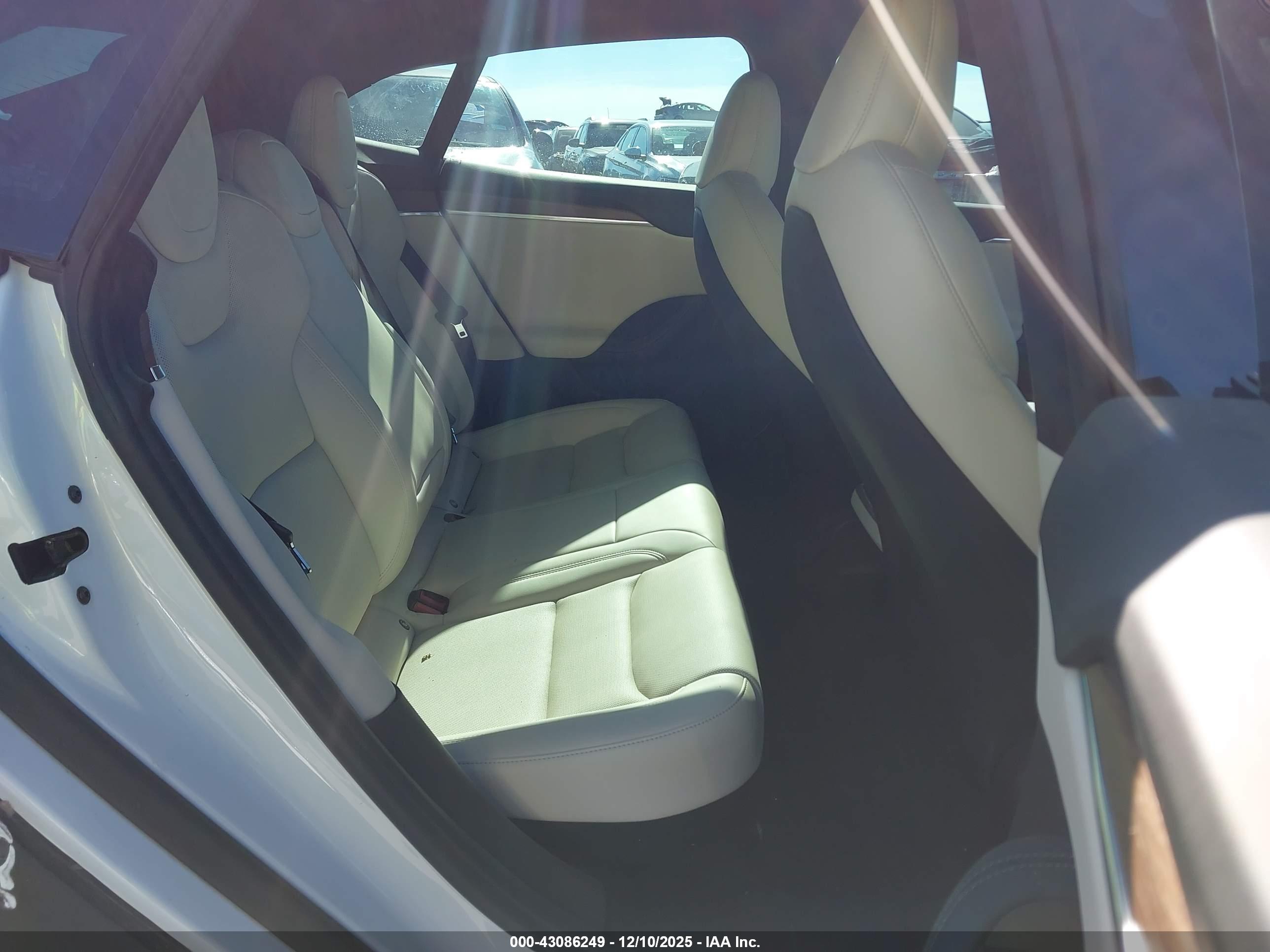 TESLA MODEL image 8