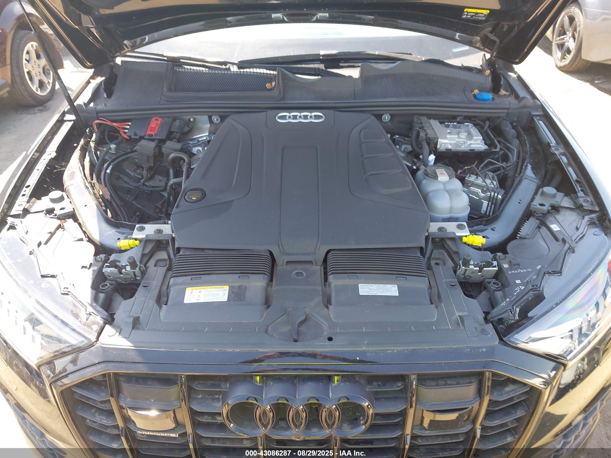 AUDI Q7 image 10