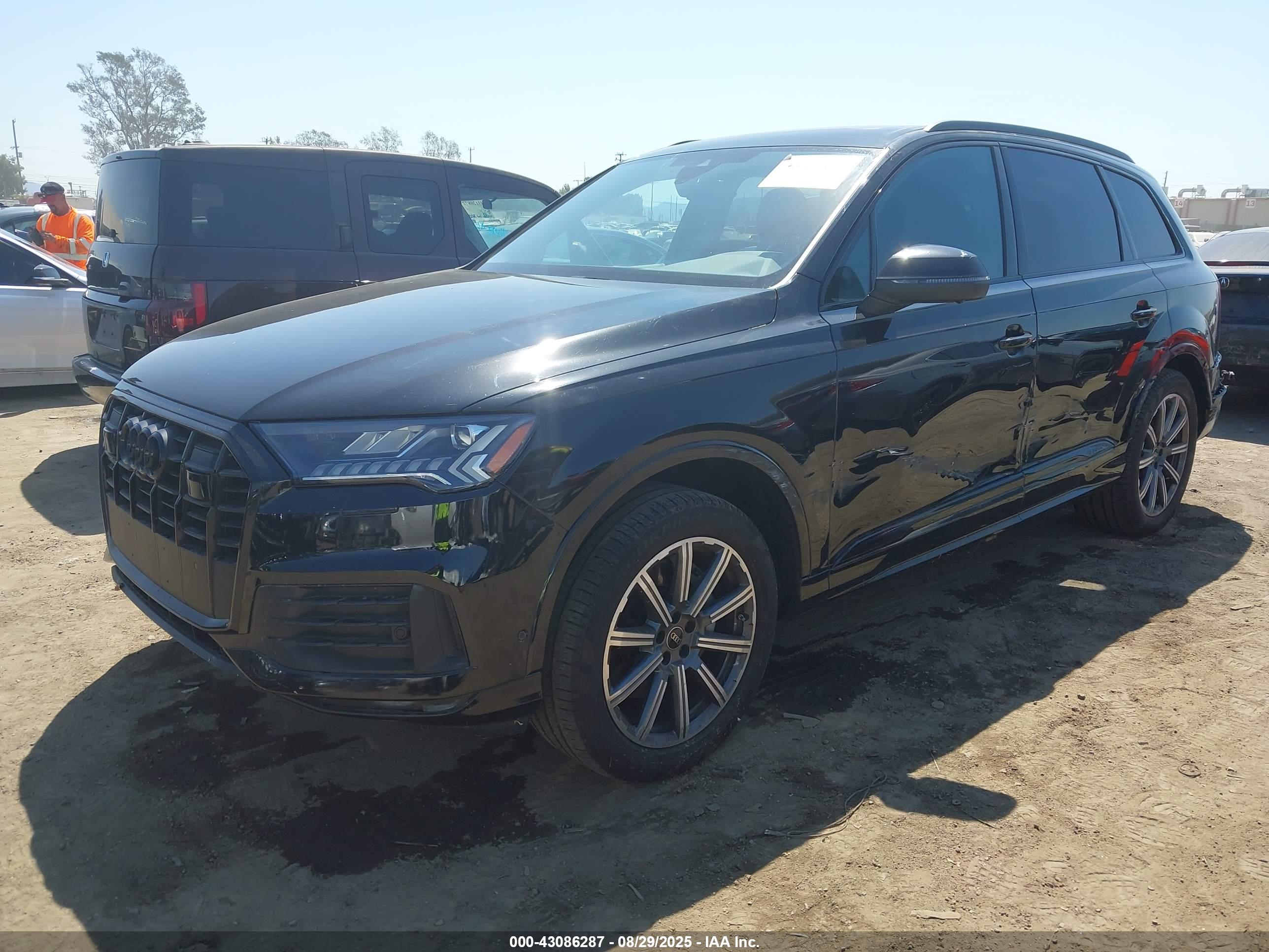 AUDI Q7 image 2
