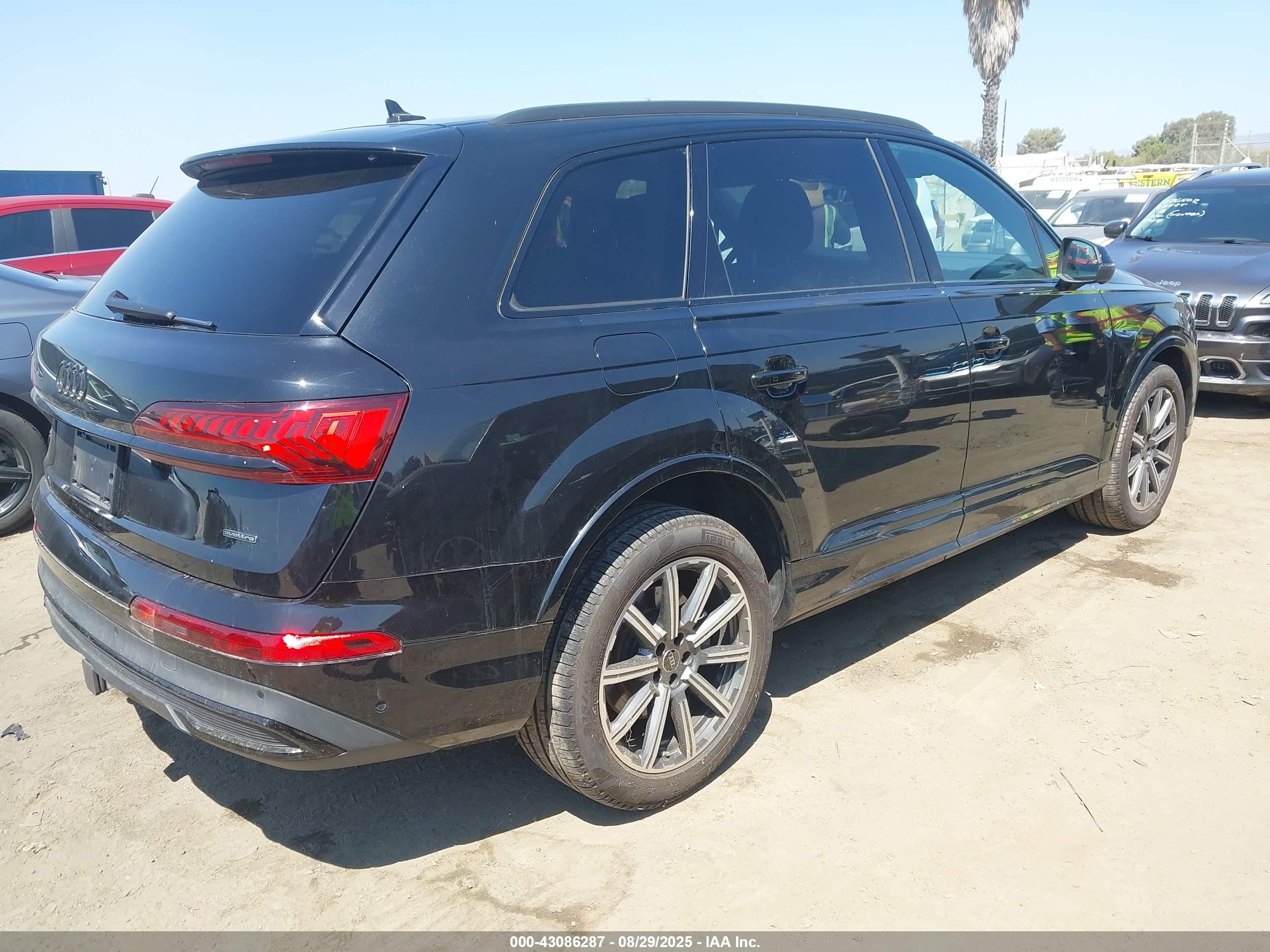 AUDI Q7 image 4