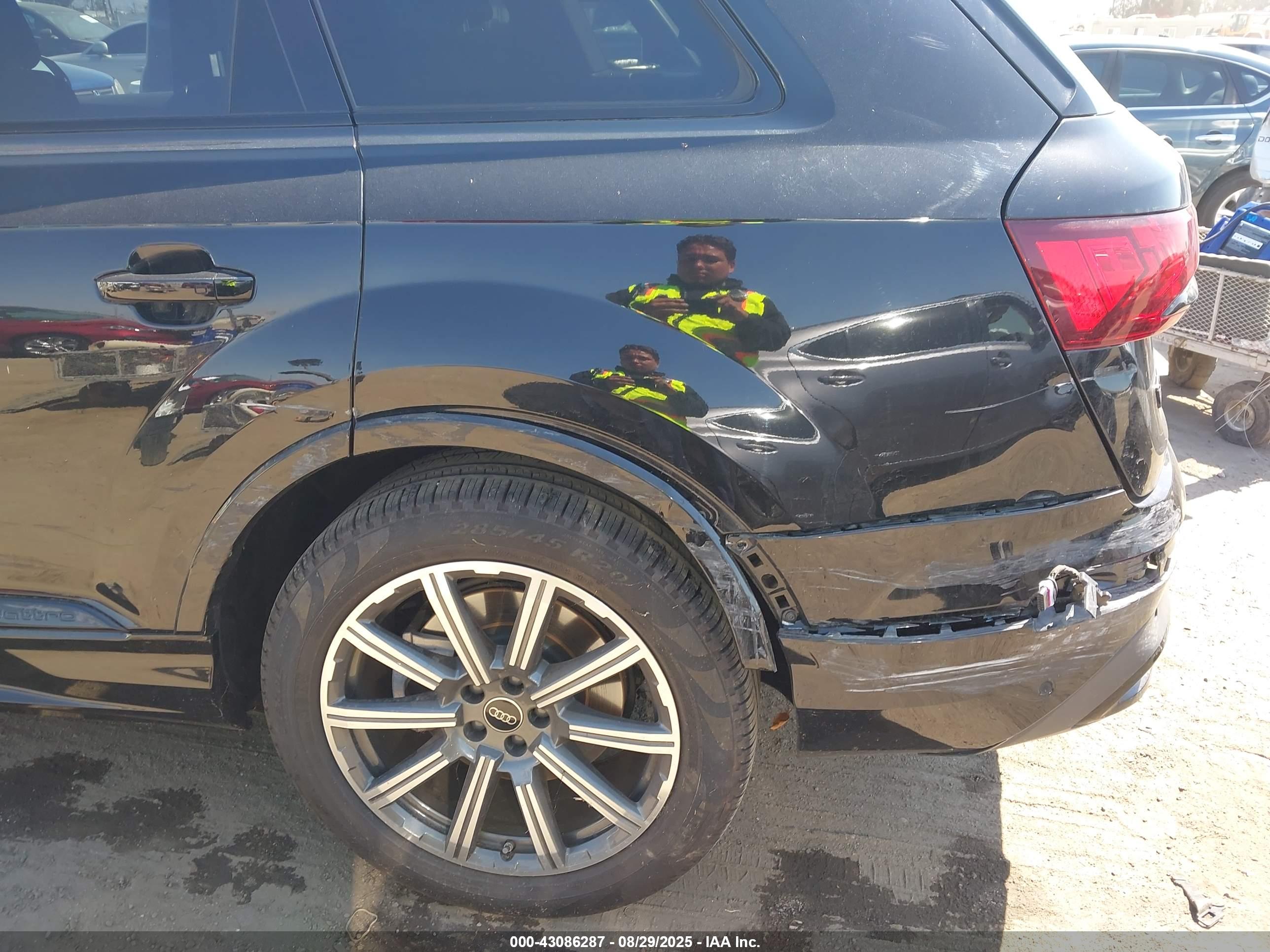 AUDI Q7 image 6