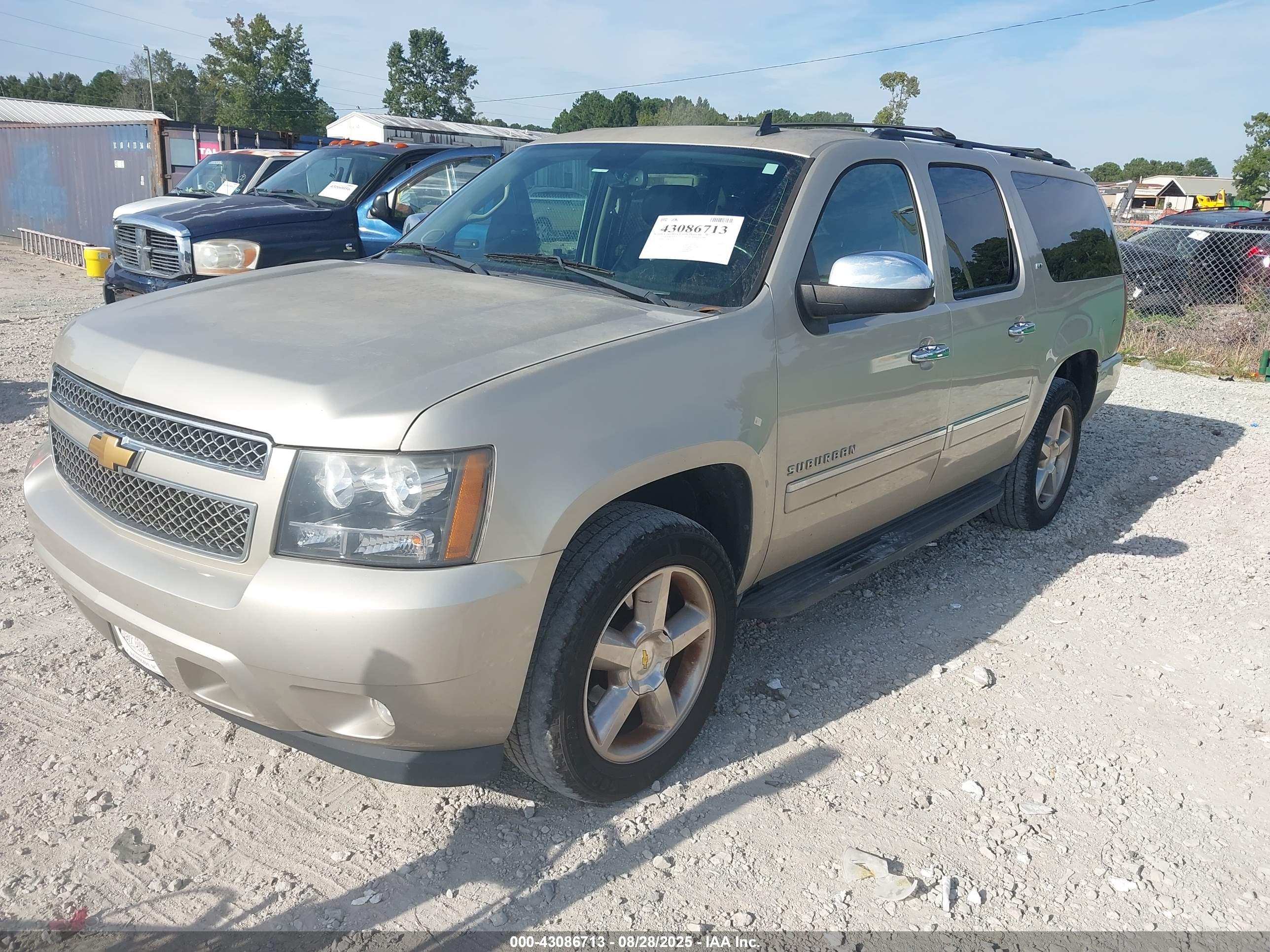 CHEVROLET SUBURBAN image 2