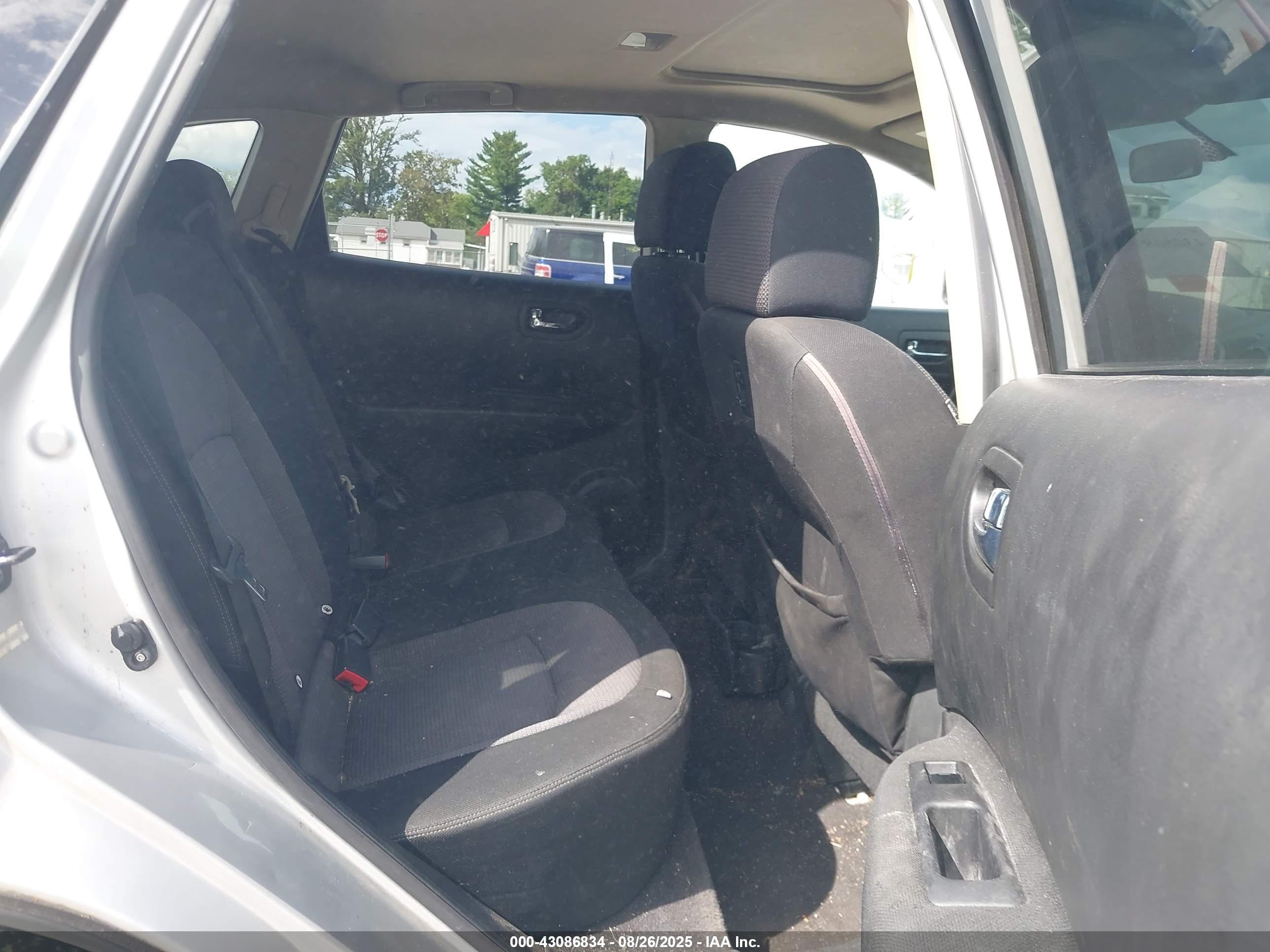 NISSAN ROGUE image 8