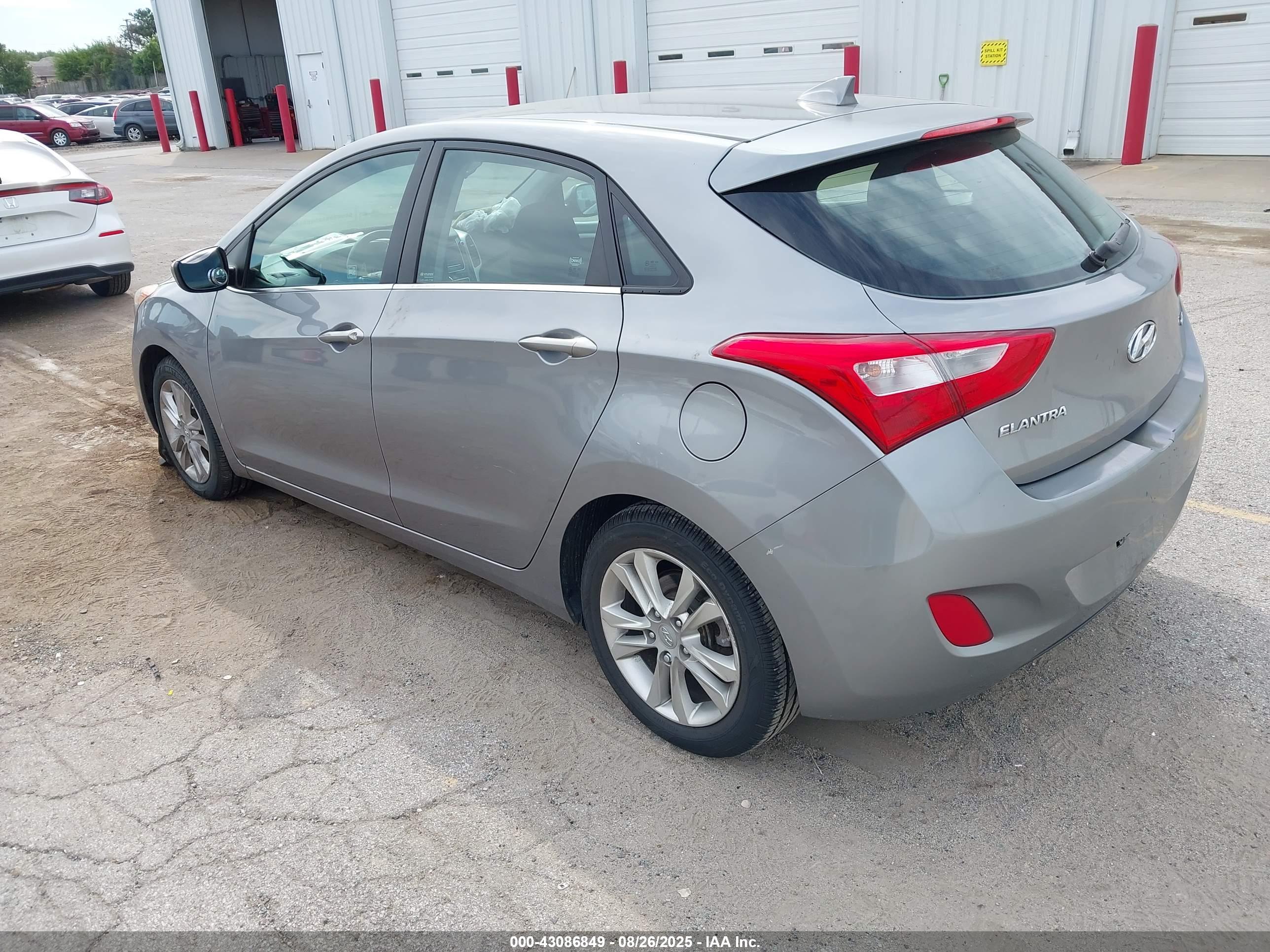 HYUNDAI ELANTRA image 3