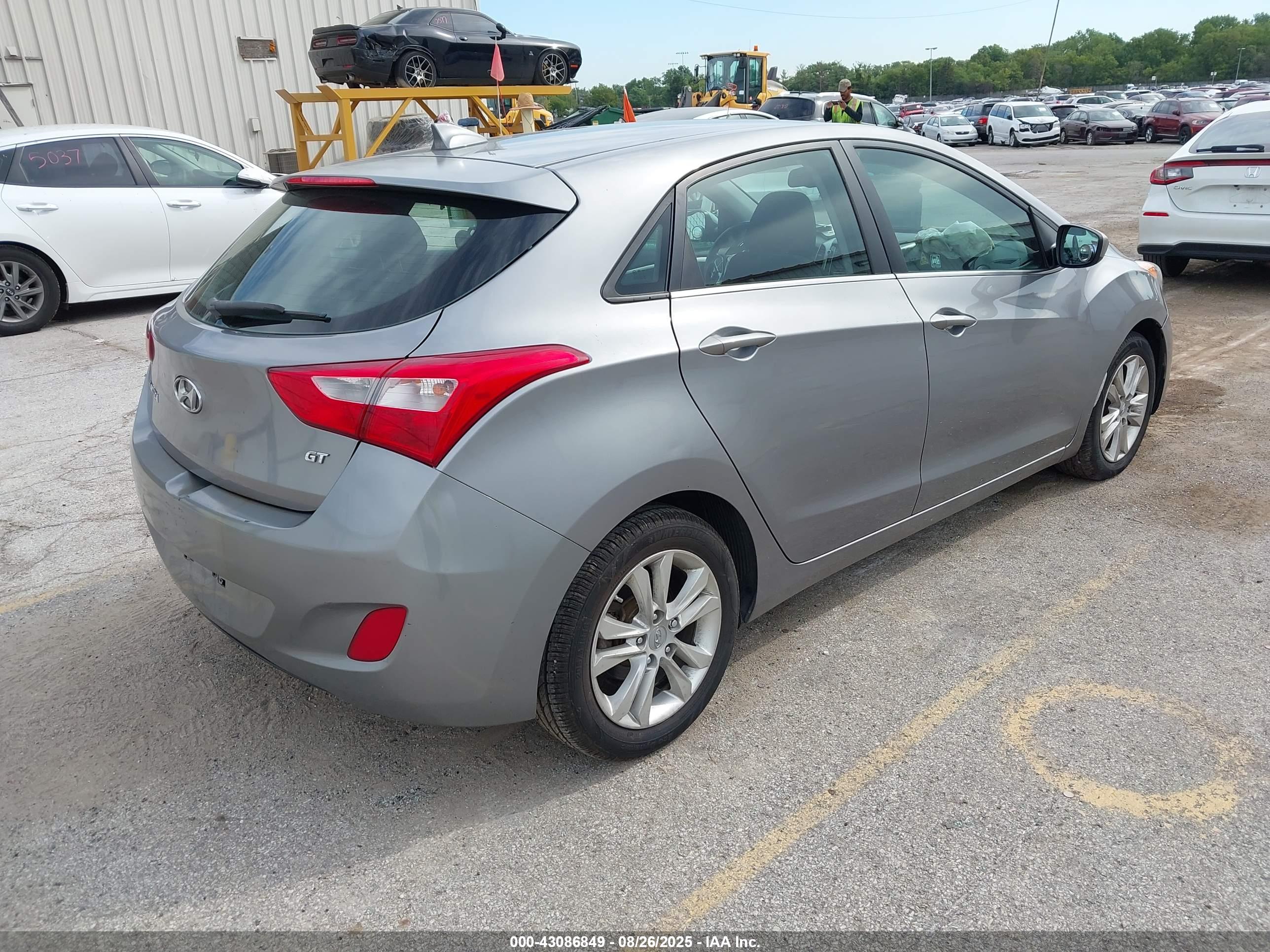 HYUNDAI ELANTRA image 4