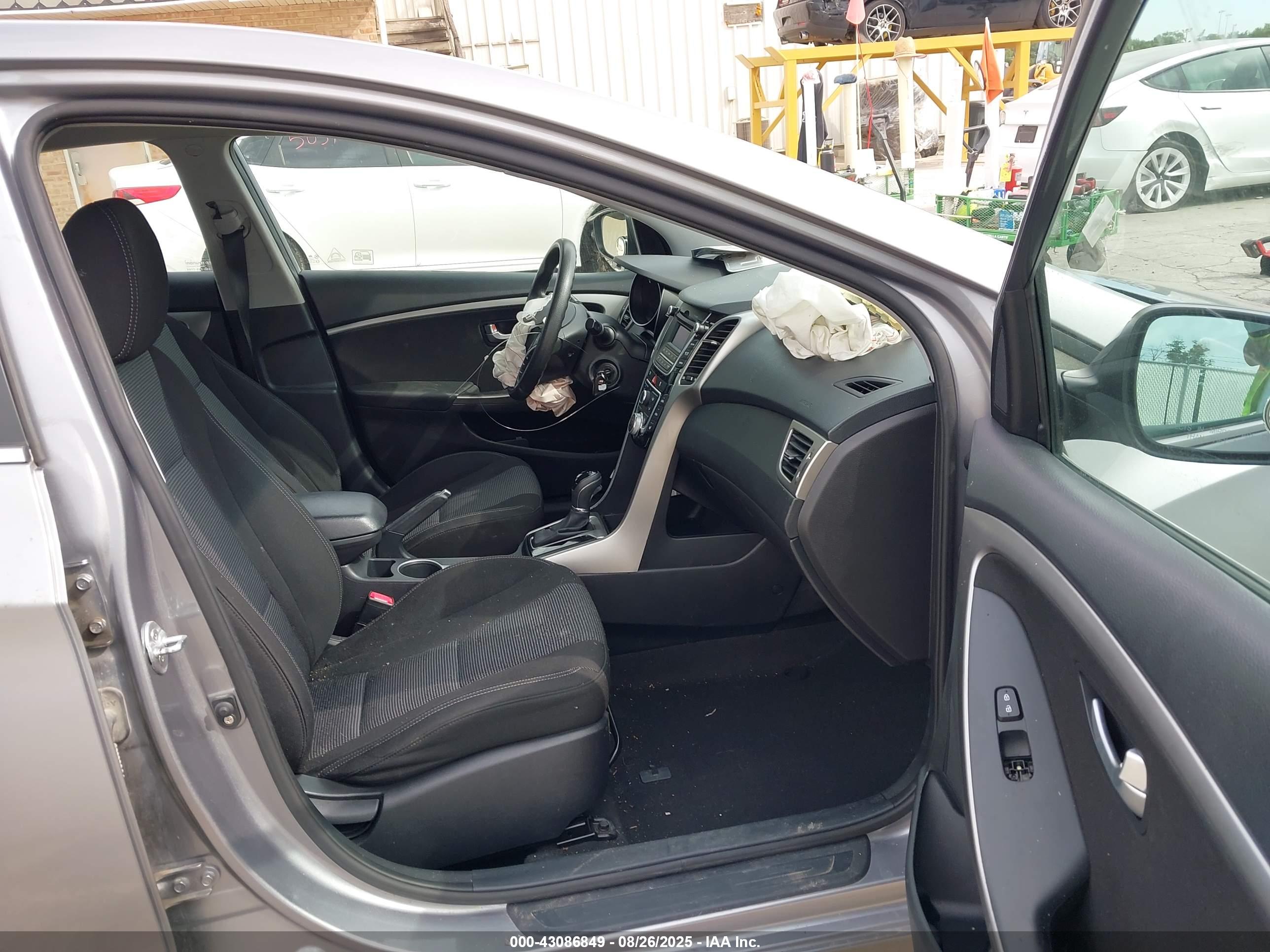 HYUNDAI ELANTRA image 5