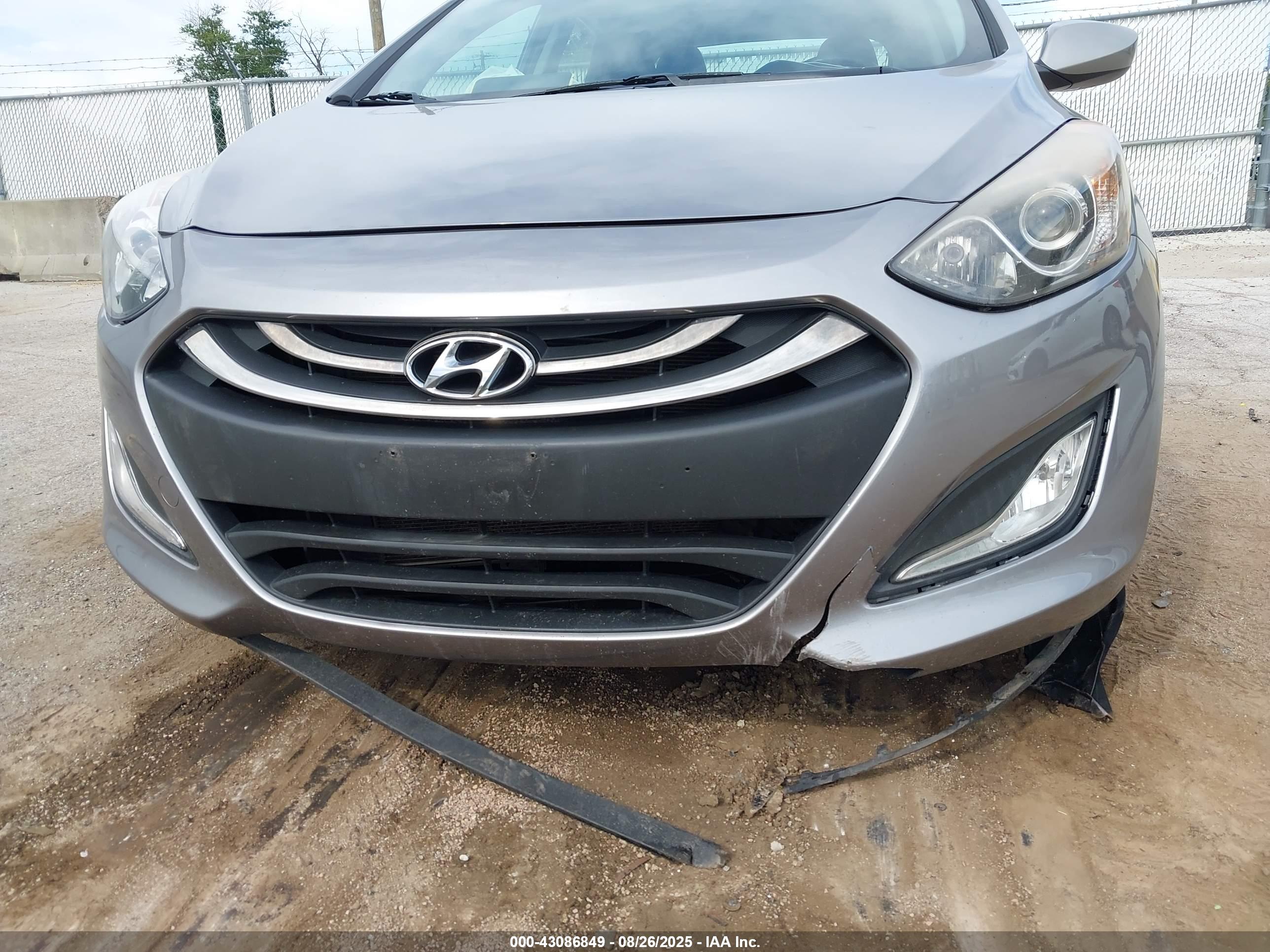 HYUNDAI ELANTRA image 6