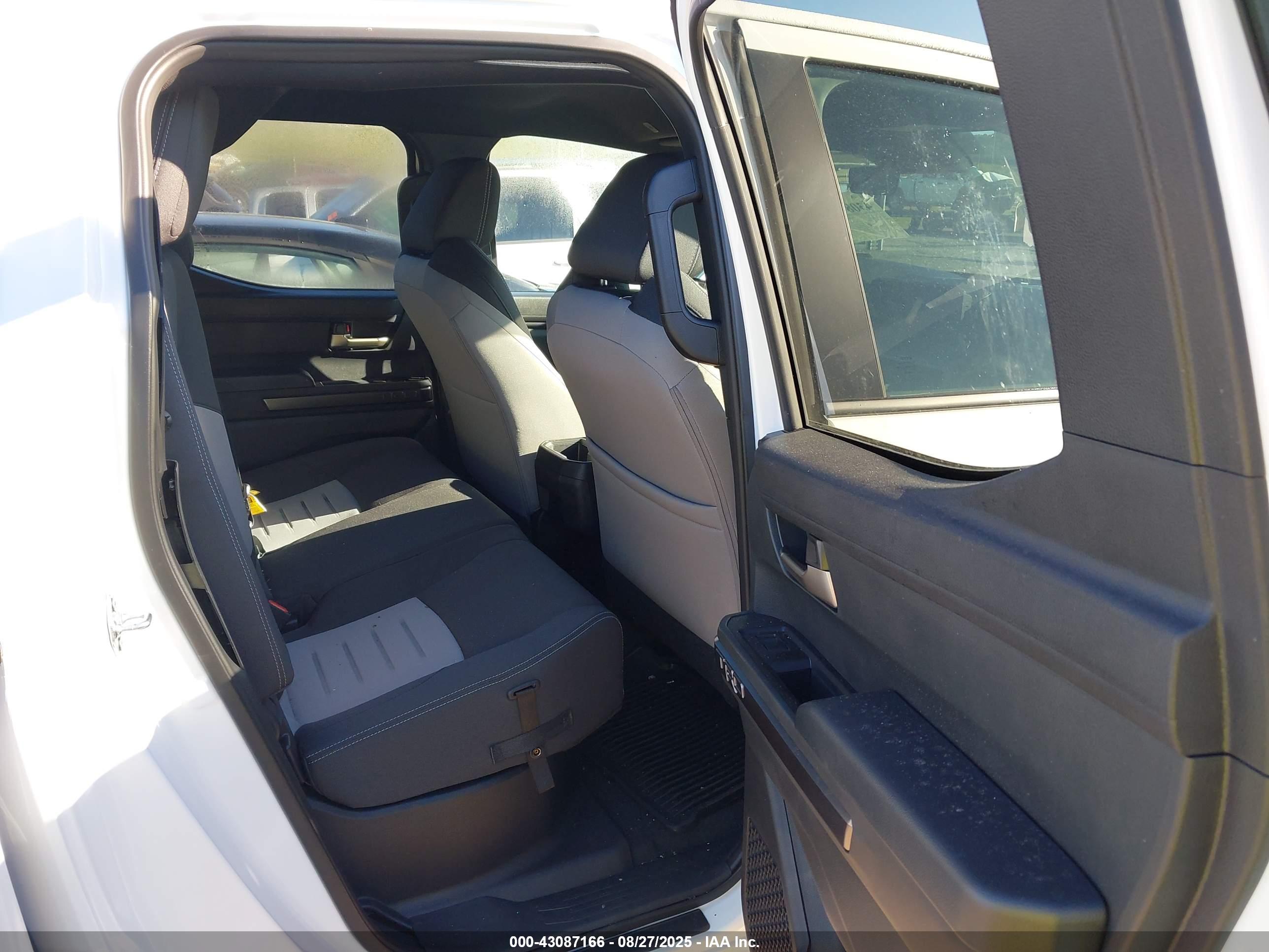 TOYOTA TACOMA image 8