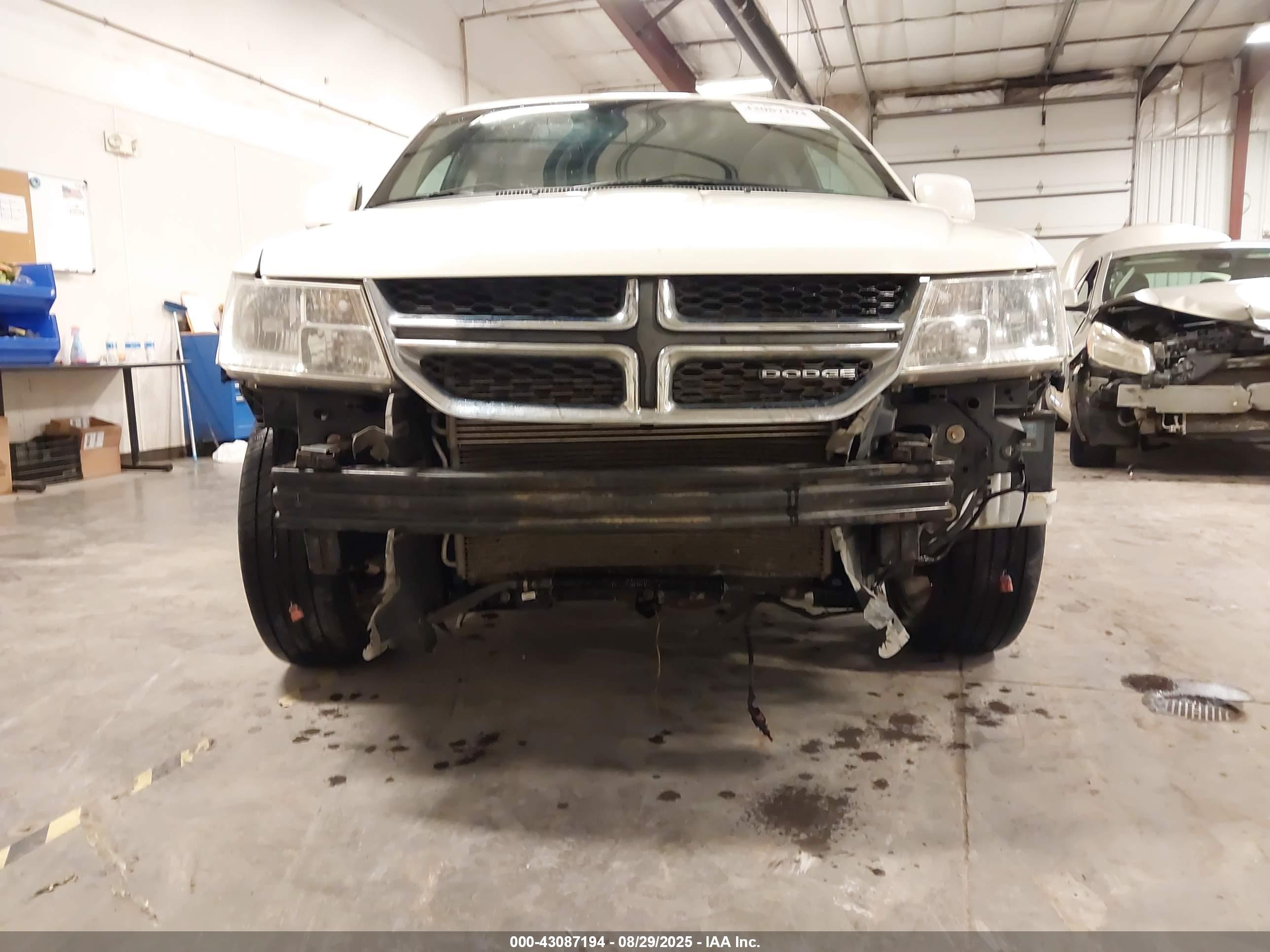 DODGE JOURNEY image 6