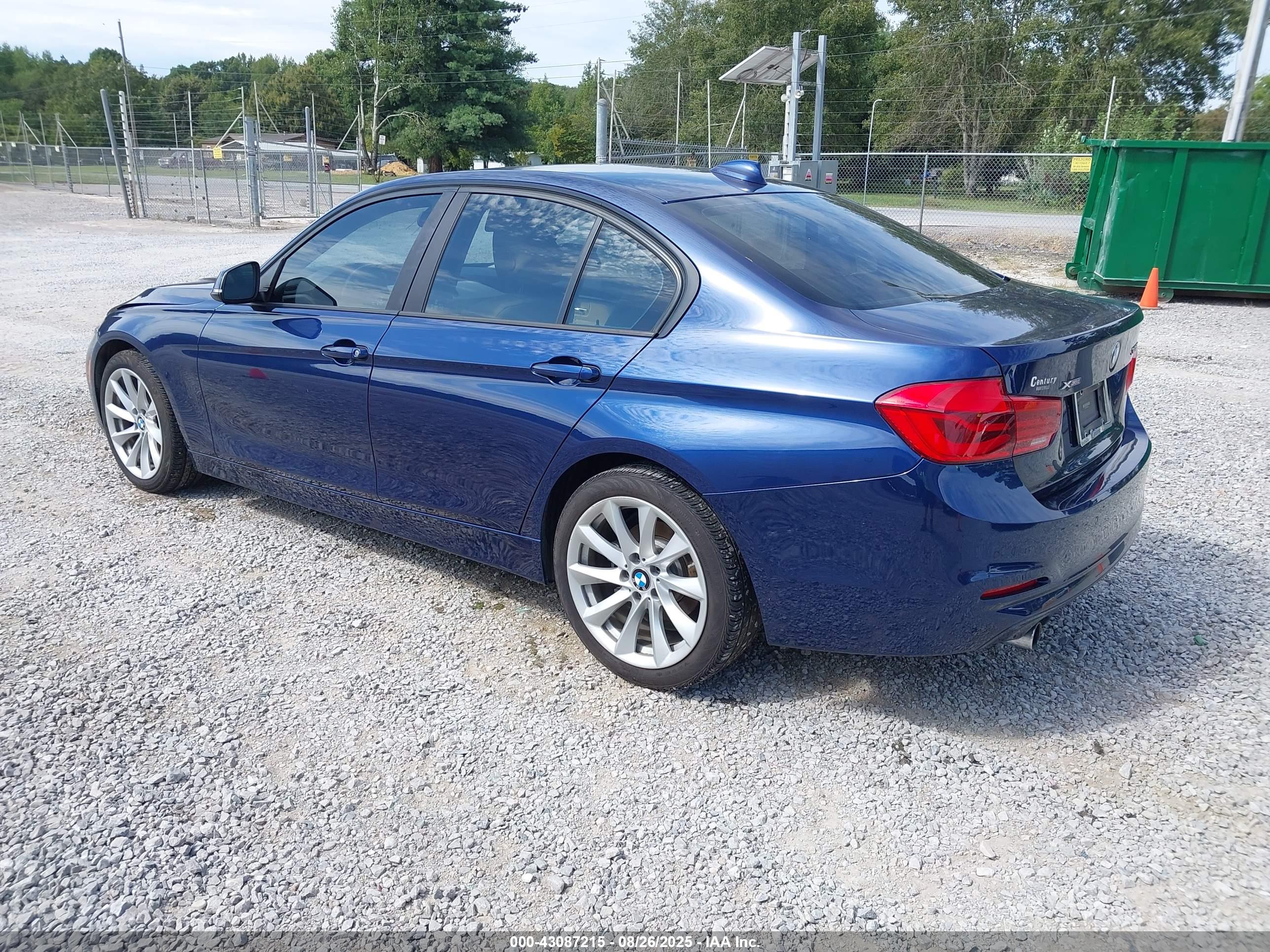BMW 320I image 3