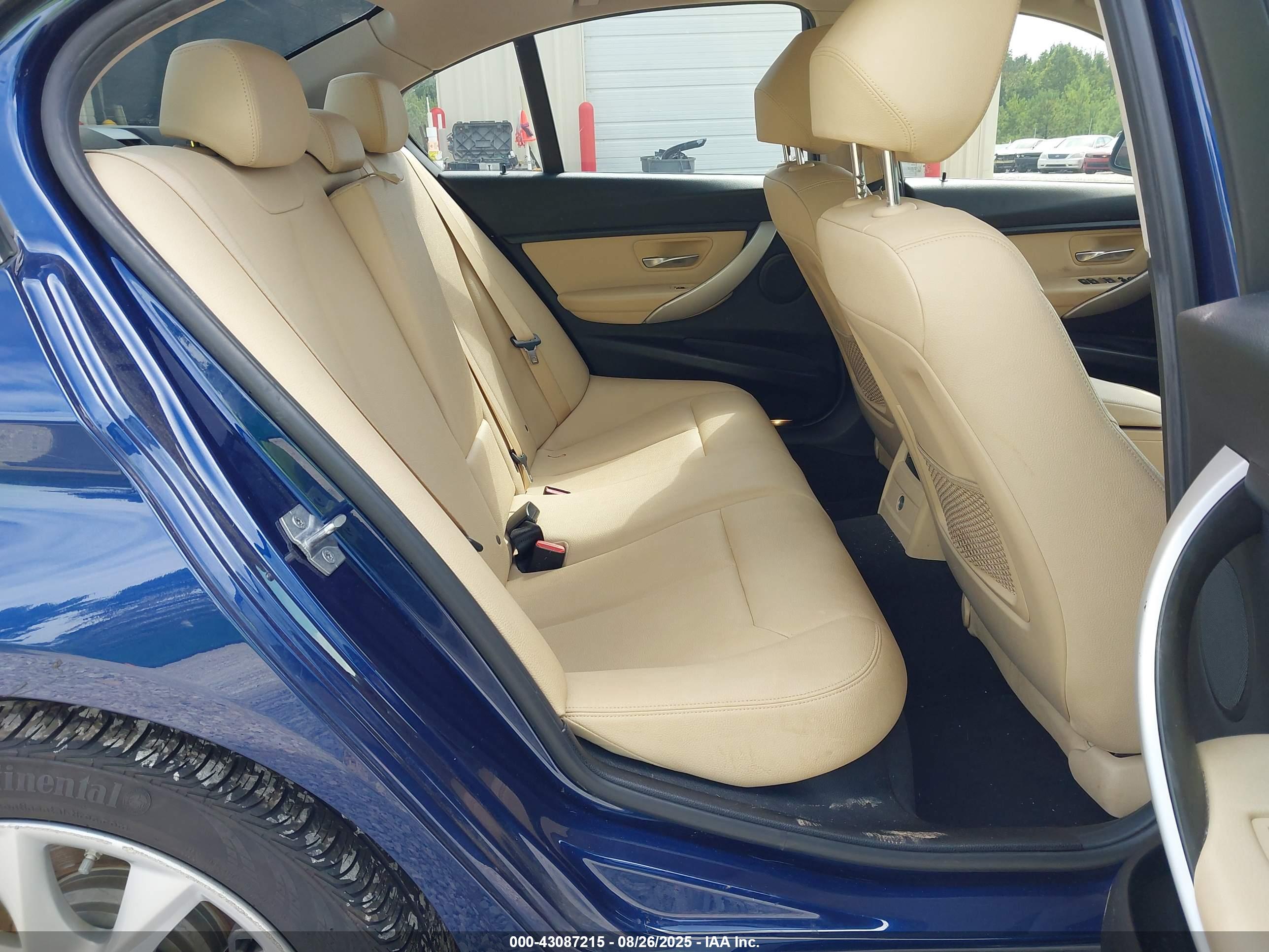 BMW 320I image 8
