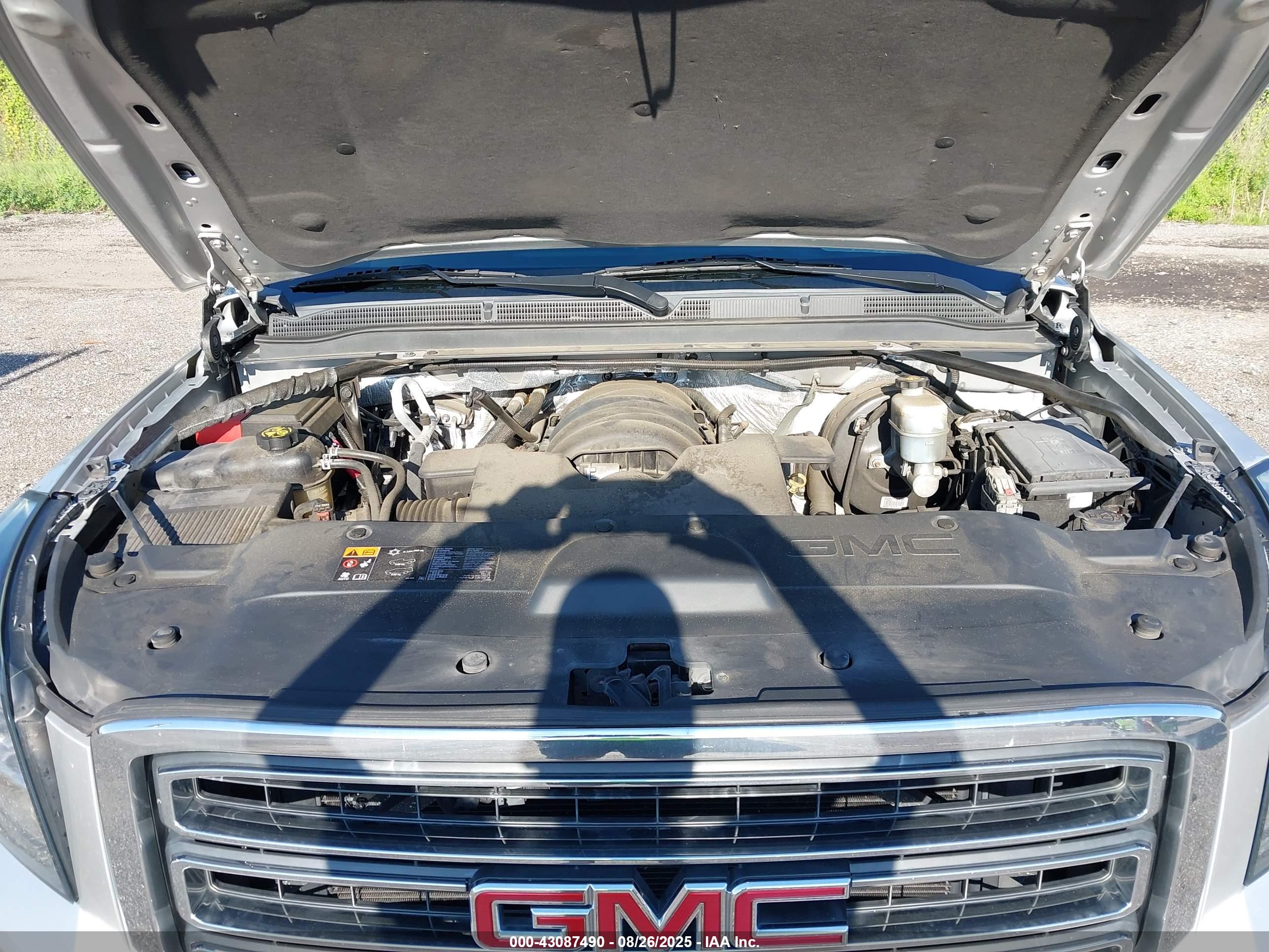 GMC YUKON image 10