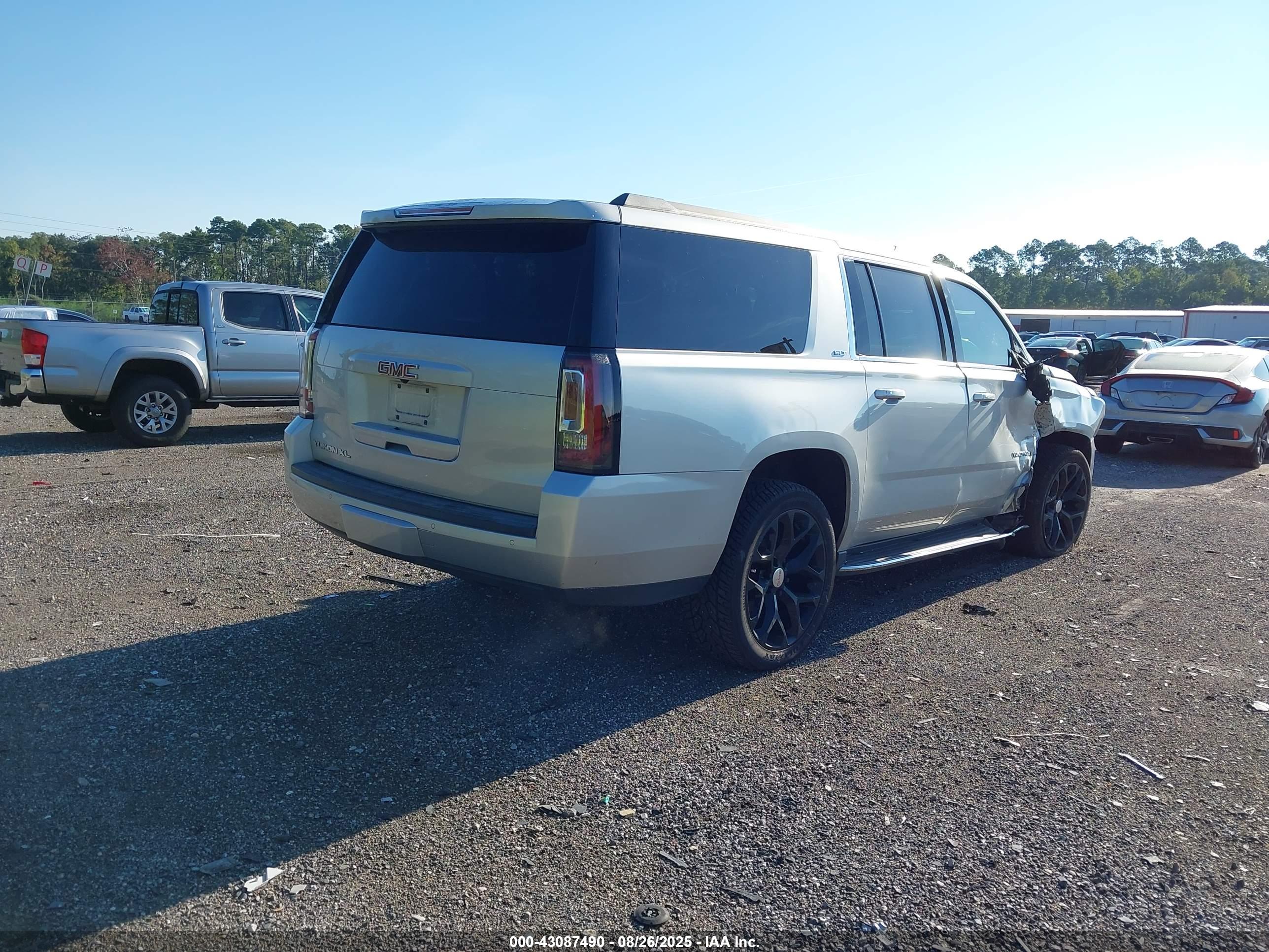 GMC YUKON image 4