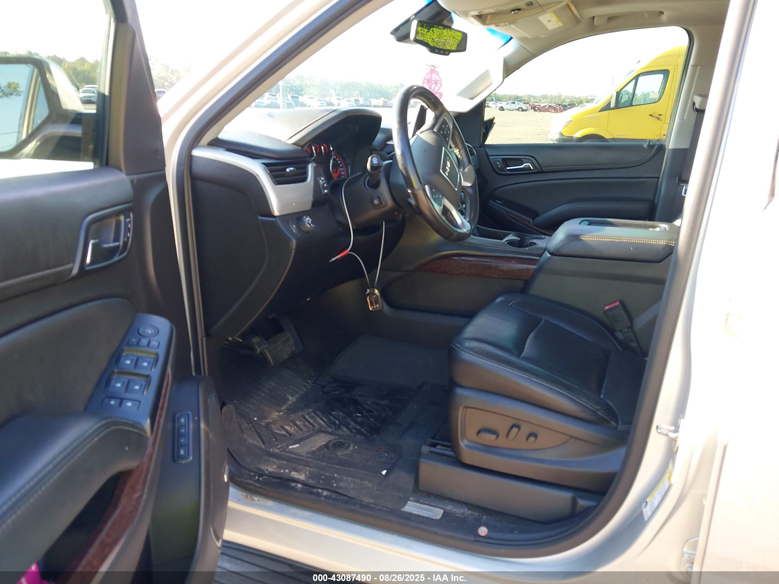 GMC YUKON image 5