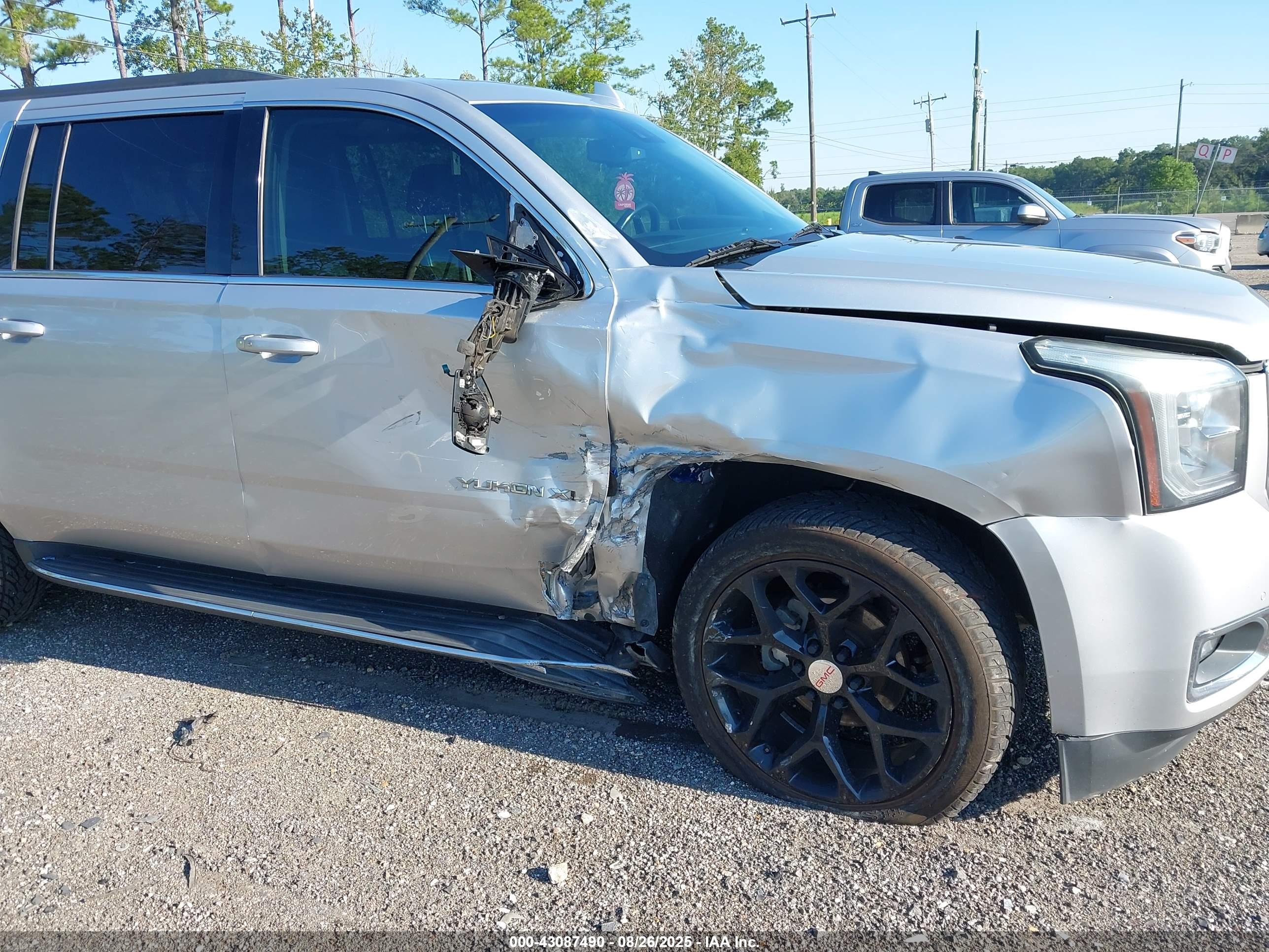 GMC YUKON image 6