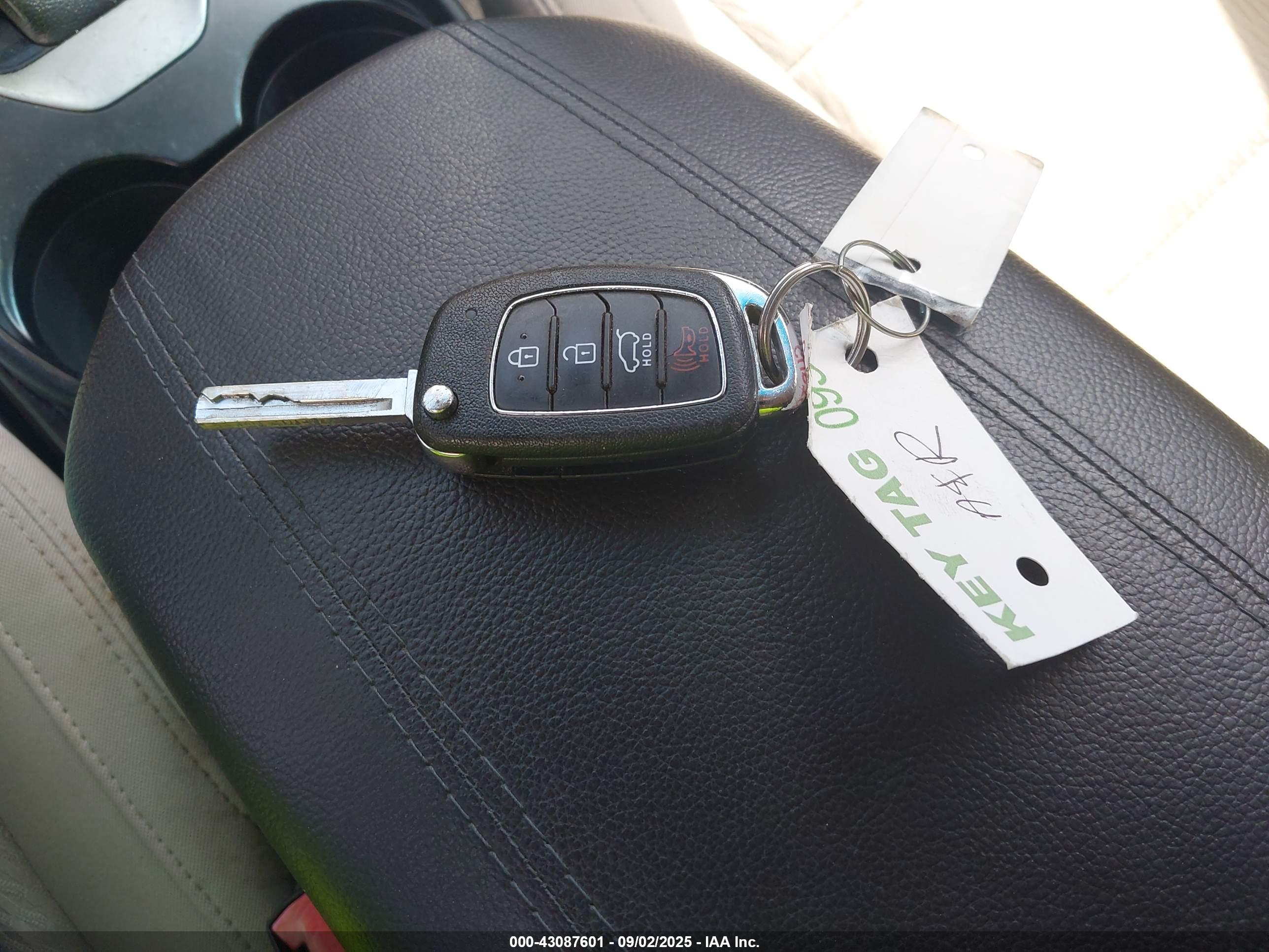 HYUNDAI SANTA image 11