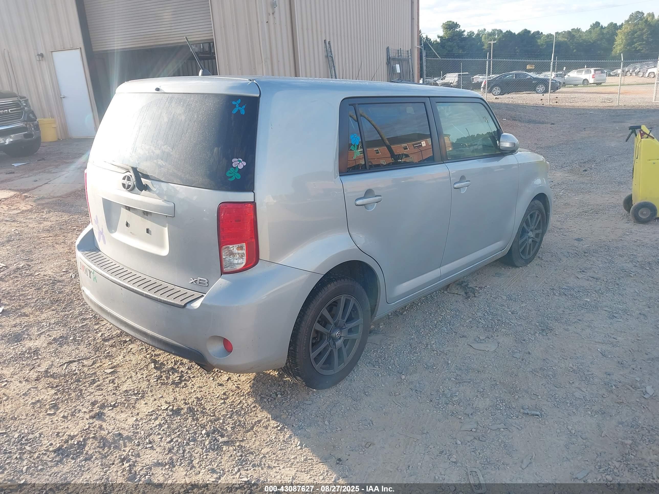 SCION XB image 4