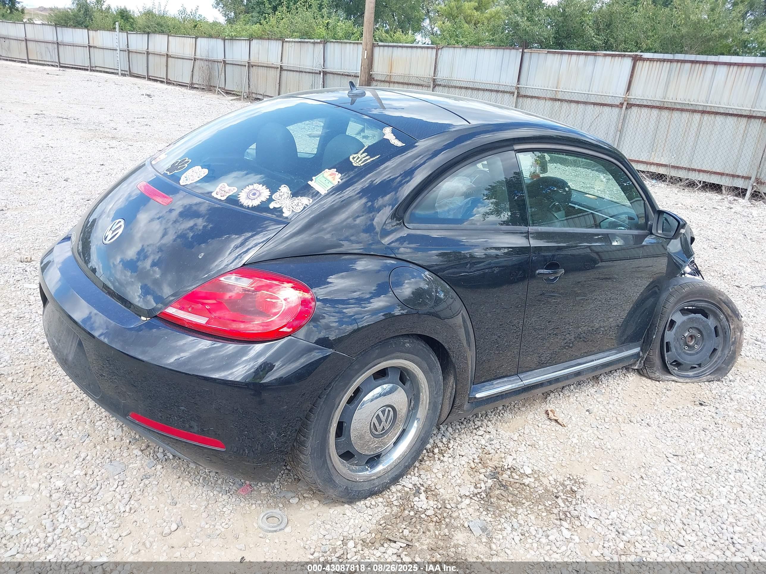 VOLKSWAGEN BEETLE image 4