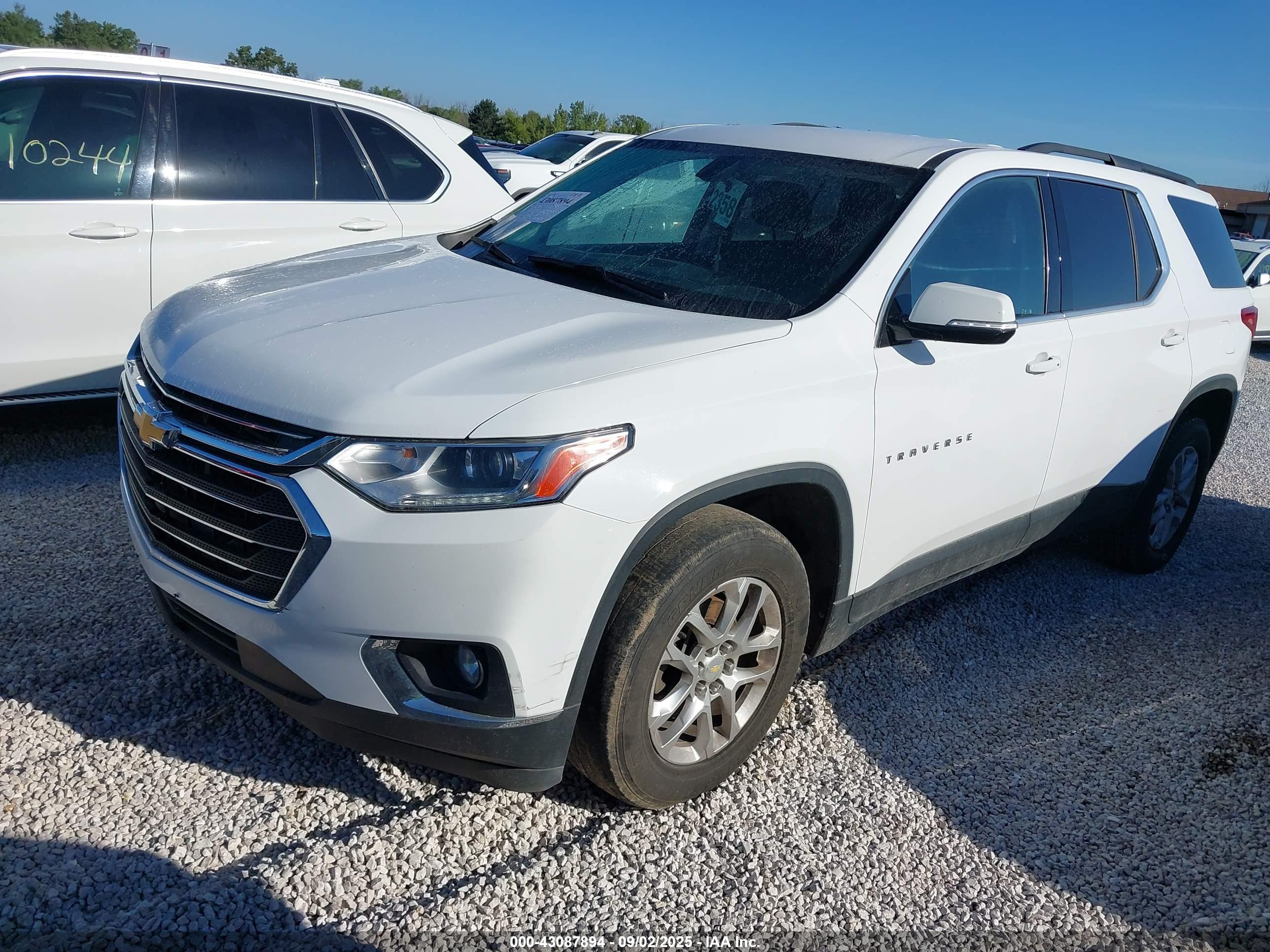 CHEVROLET TRAVERSE image 2