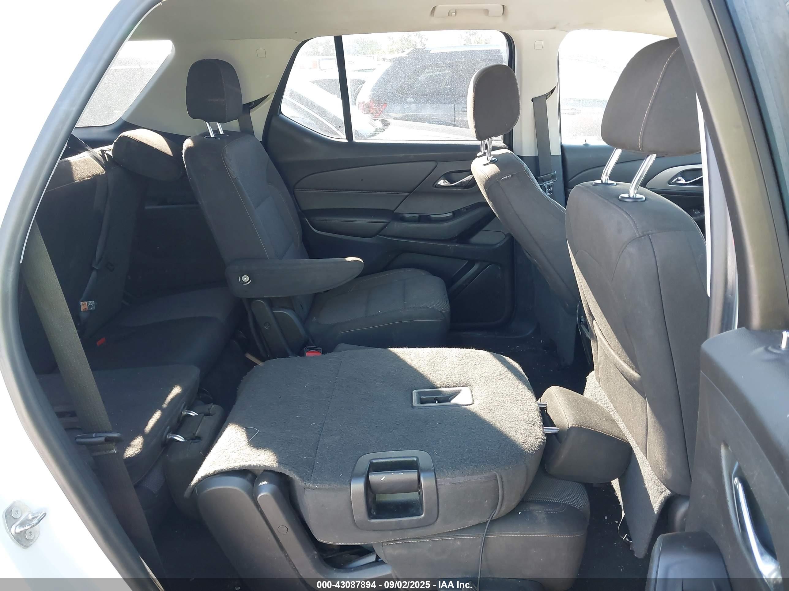 CHEVROLET TRAVERSE image 8