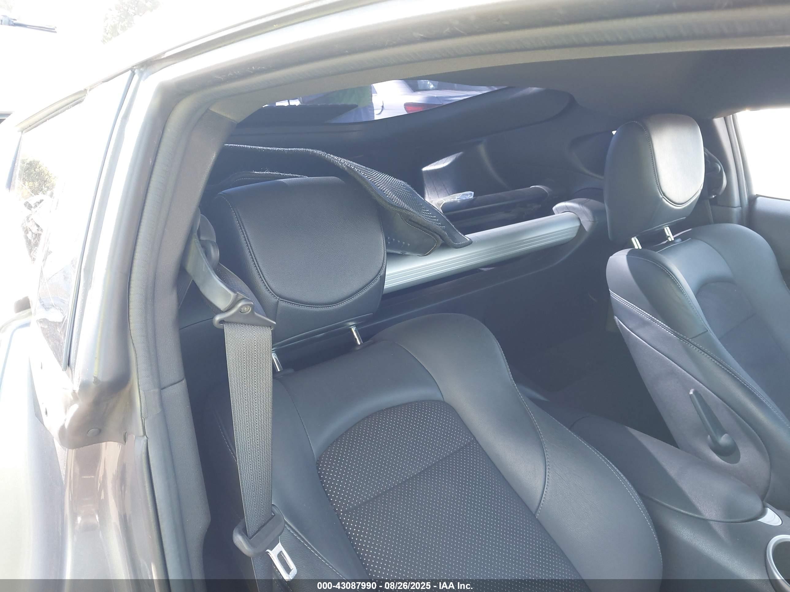 NISSAN 370Z image 8