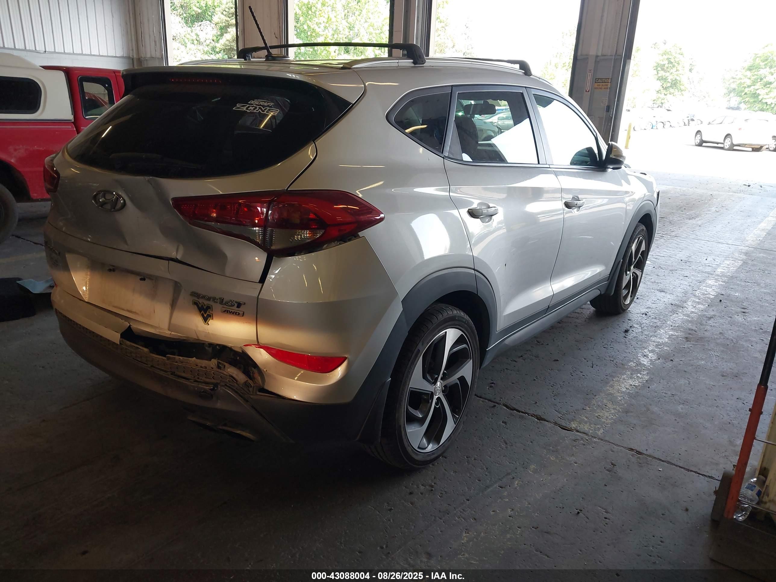 HYUNDAI TUCSON image 4